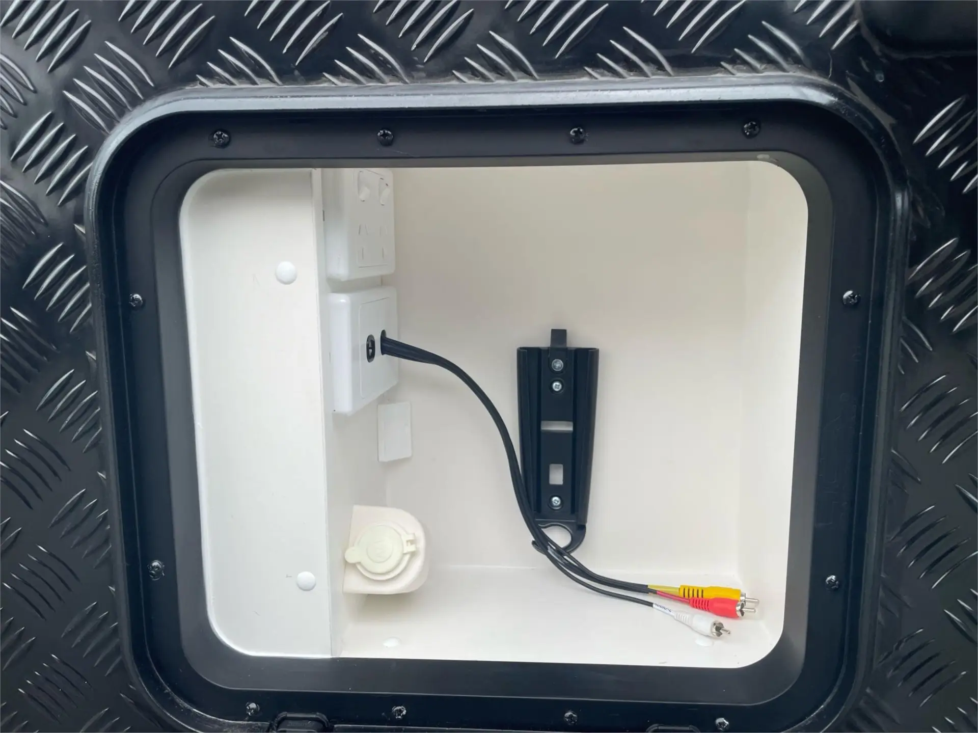 https://media-caravea.syd1.digitaloceanspaces.com/caravans/95EIC15303/exterior-18.webp