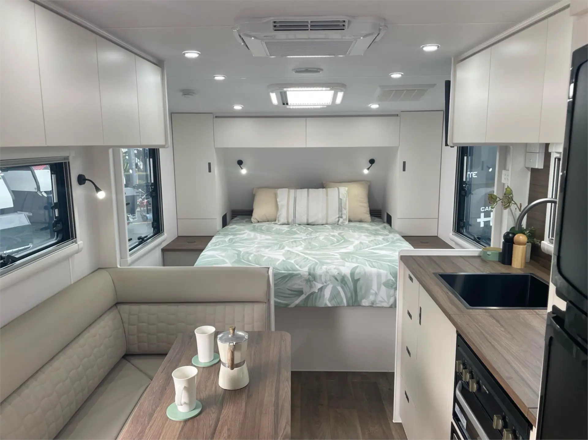 https://media-caravea.syd1.digitaloceanspaces.com/caravans/95EIC15303/exterior-19.webp