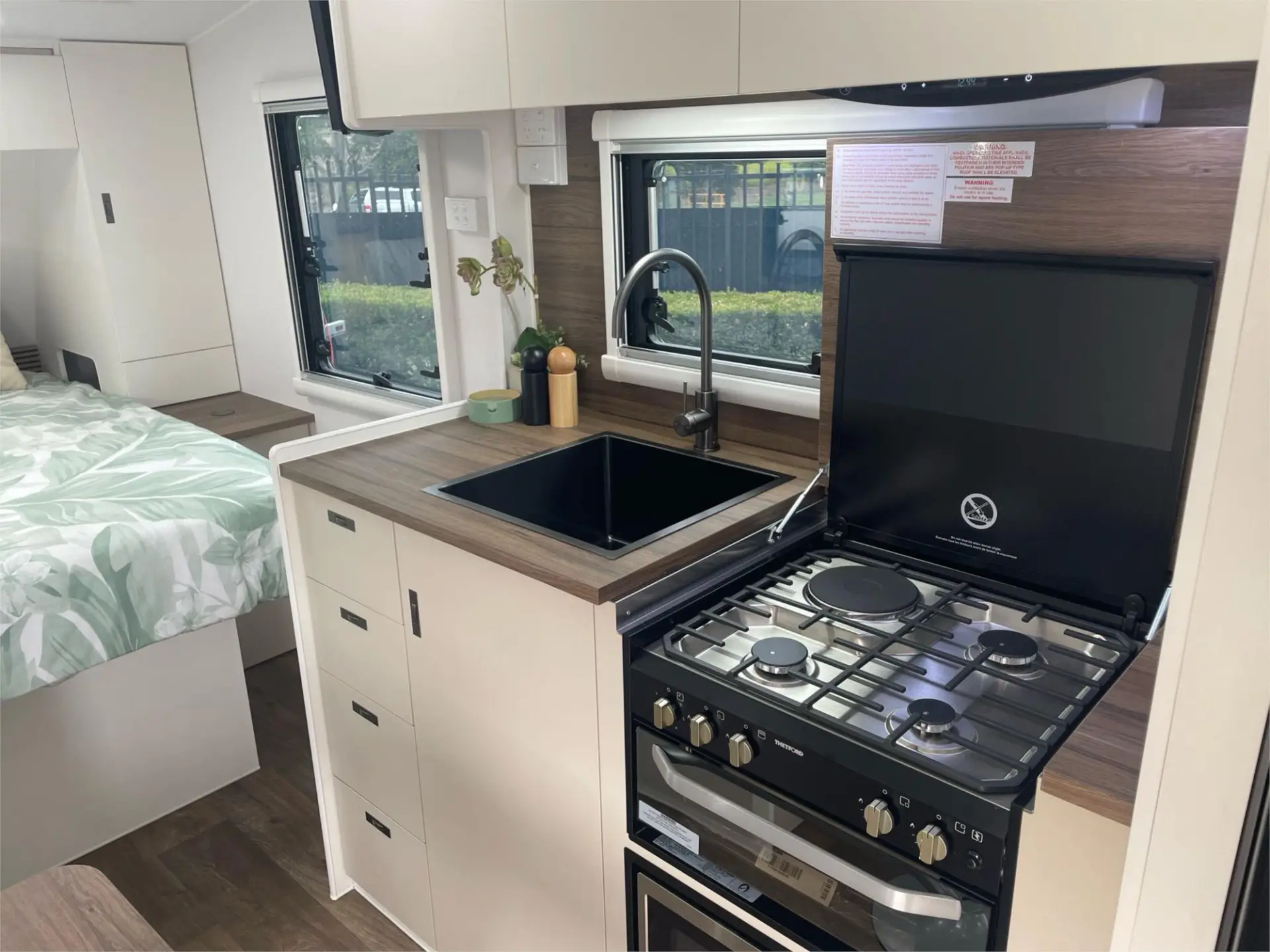 https://media-caravea.syd1.digitaloceanspaces.com/caravans/95EIC15303/exterior-21.webp