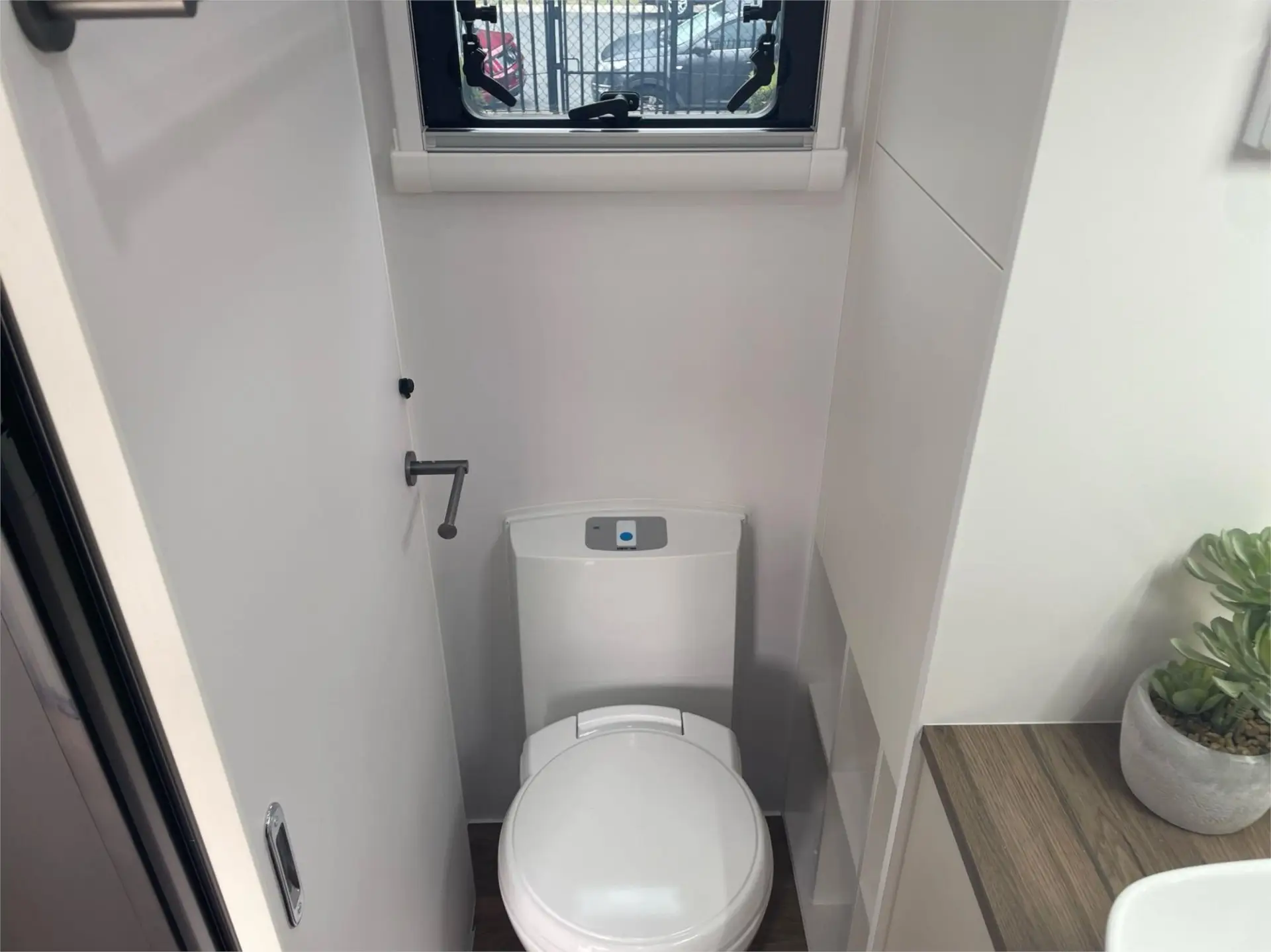 https://media-caravea.syd1.digitaloceanspaces.com/caravans/95EIC15303/exterior-4.webp