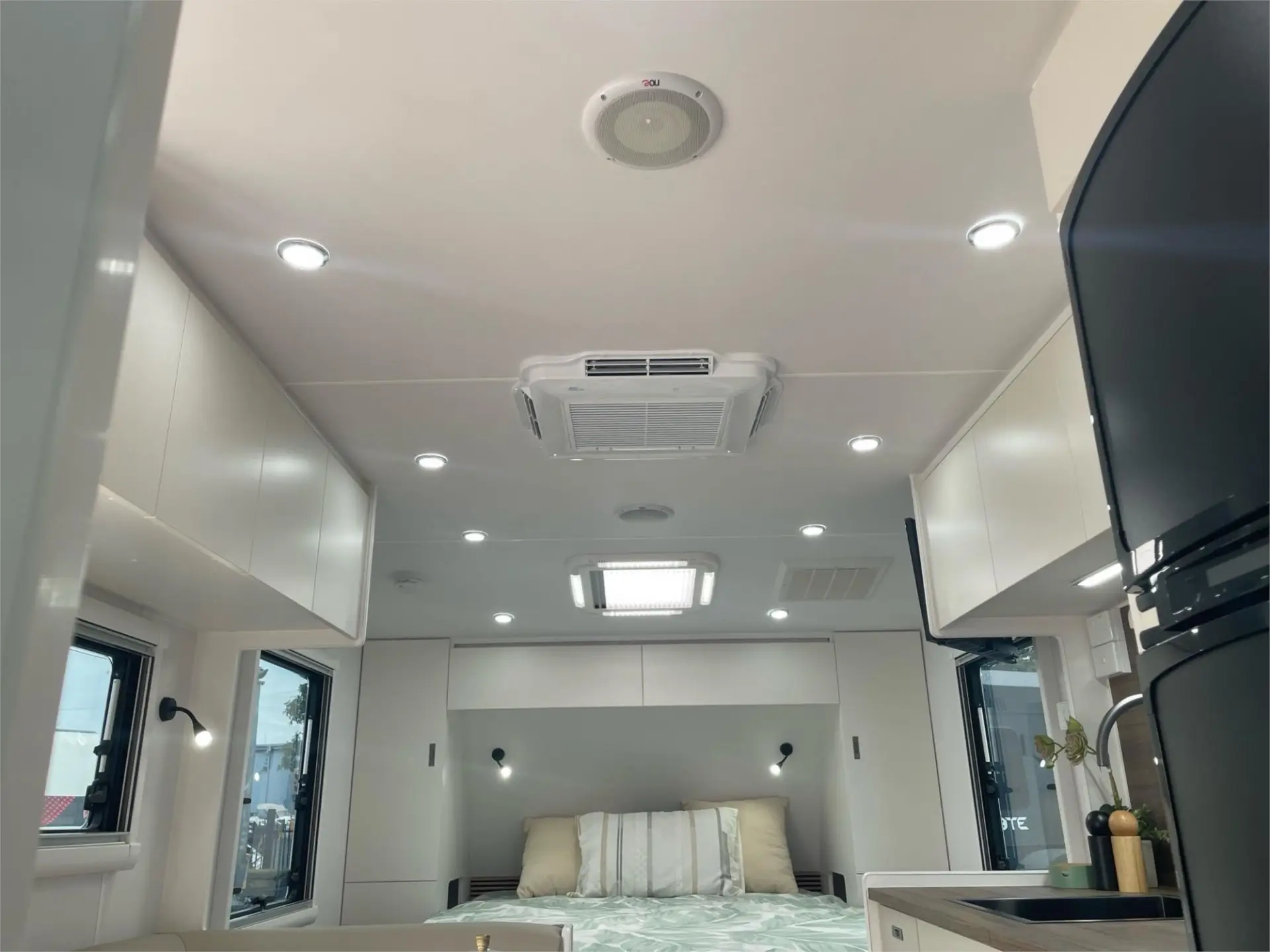 https://media-caravea.syd1.digitaloceanspaces.com/caravans/95EIC15303/exterior-7.webp
