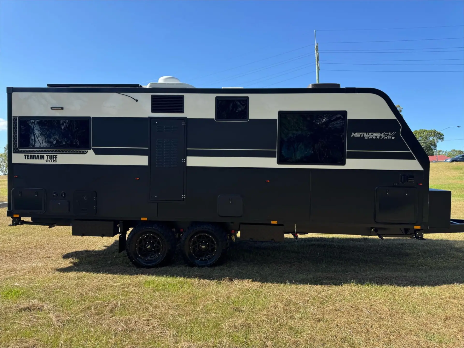 https://media-caravea.syd1.digitaloceanspaces.com/caravans/95EIC15412/exterior-15.webp