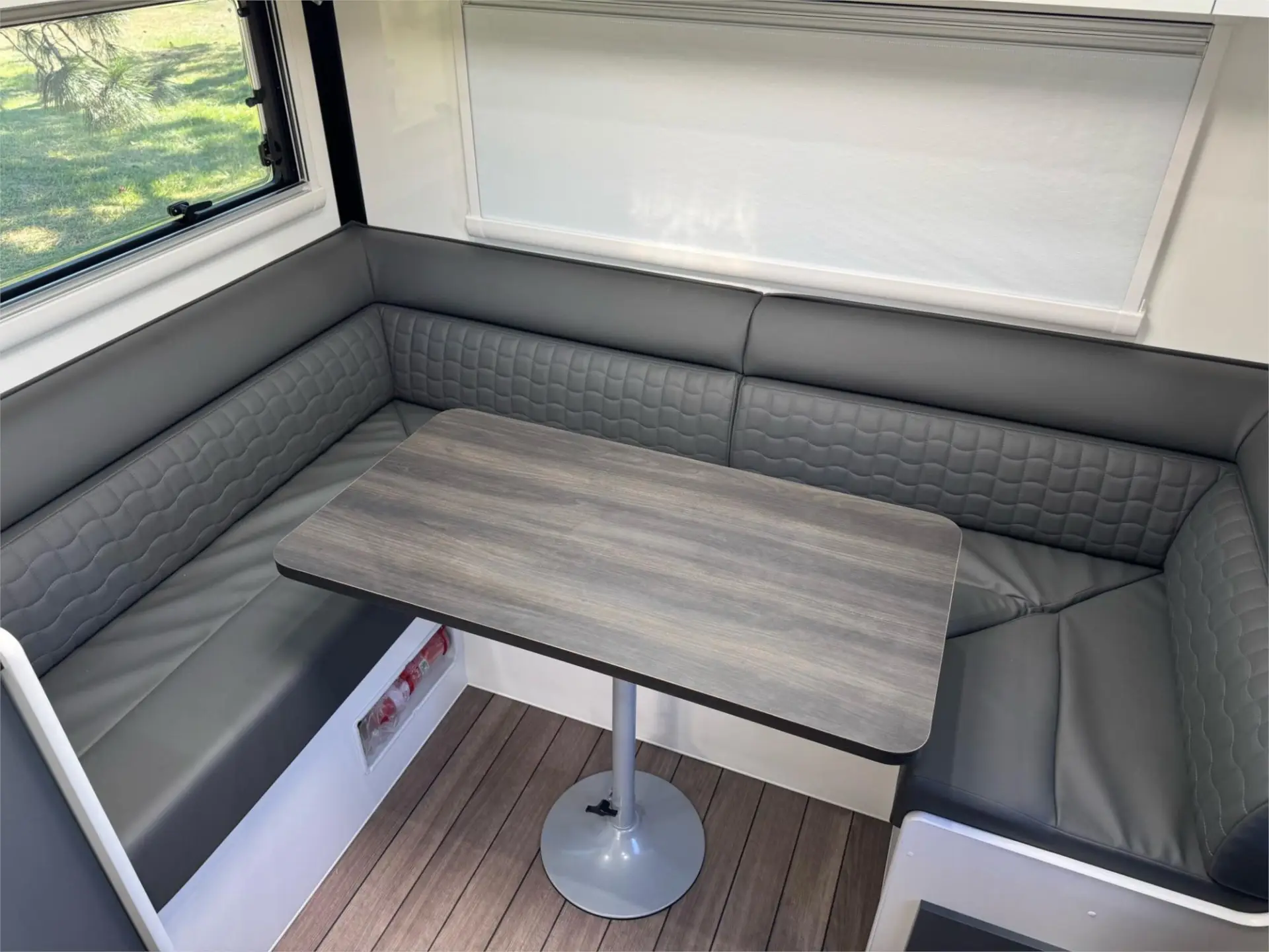 https://media-caravea.syd1.digitaloceanspaces.com/caravans/95EIC15412/exterior-7.webp
