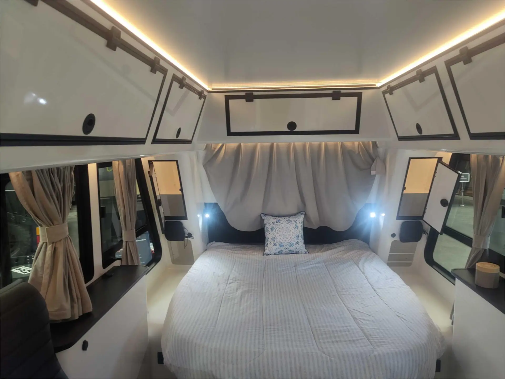 https://media-caravea.syd1.digitaloceanspaces.com/caravans/95EIC15688/exterior-18.webp