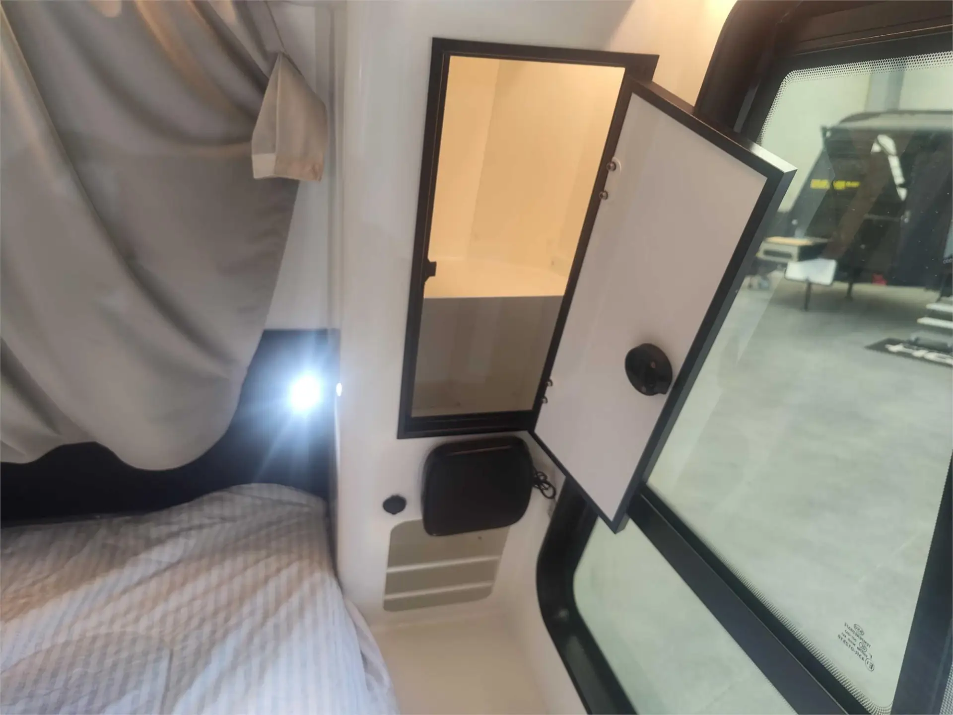 https://media-caravea.syd1.digitaloceanspaces.com/caravans/95EIC15688/exterior-19.webp