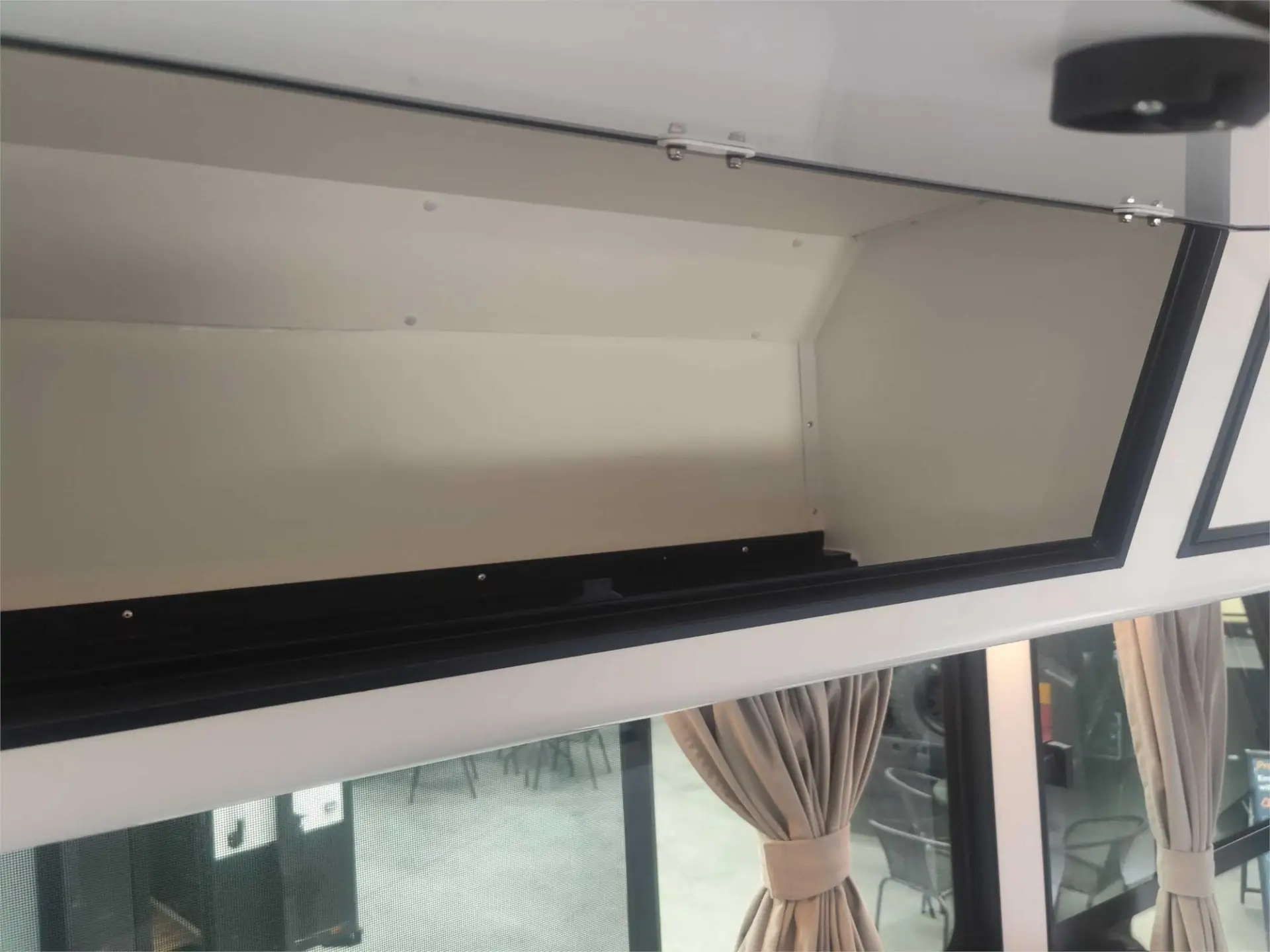 https://media-caravea.syd1.digitaloceanspaces.com/caravans/95EIC15688/exterior-30.webp