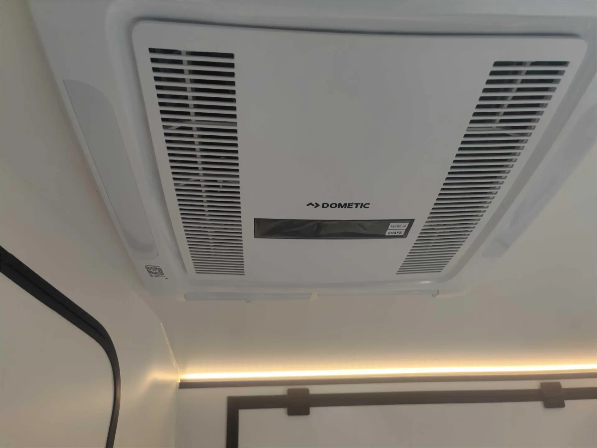 https://media-caravea.syd1.digitaloceanspaces.com/caravans/95EIC15688/exterior-32.webp