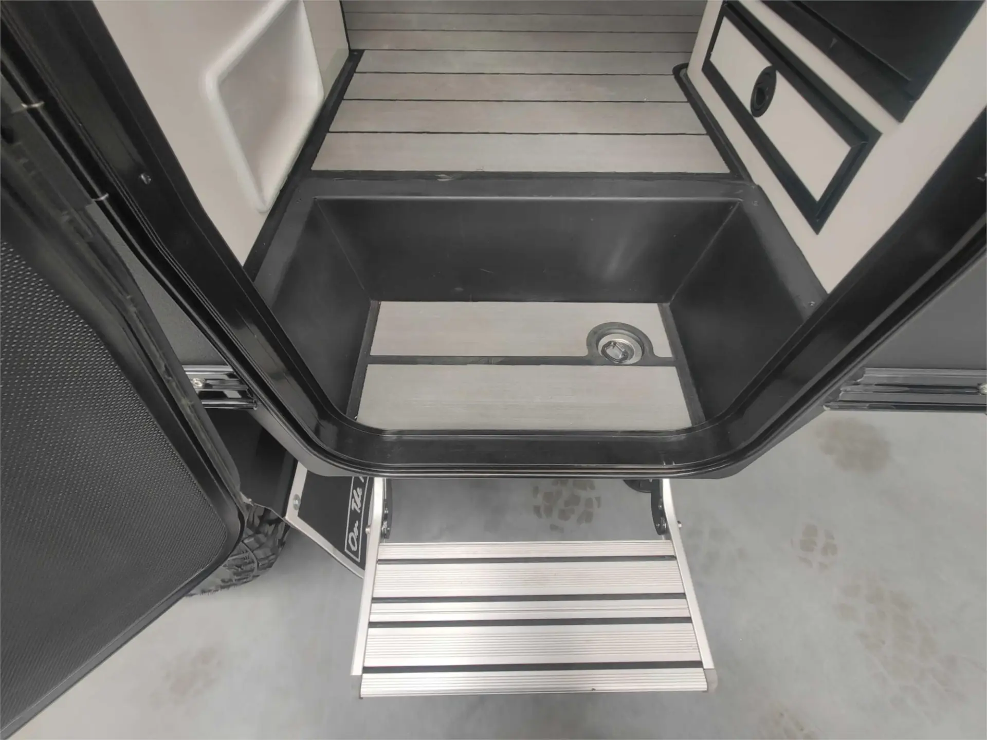 https://media-caravea.syd1.digitaloceanspaces.com/caravans/95EIC15688/exterior-39.webp