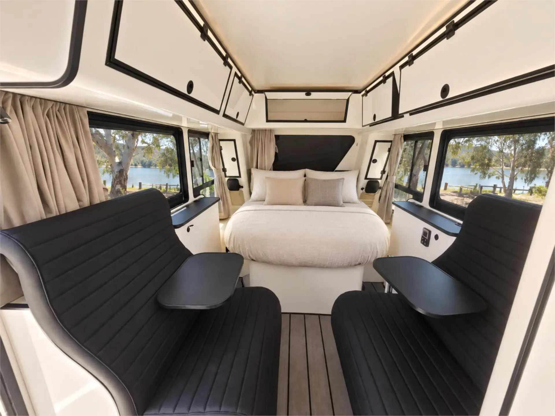 https://media-caravea.syd1.digitaloceanspaces.com/caravans/95EIC15690/exterior-15.webp