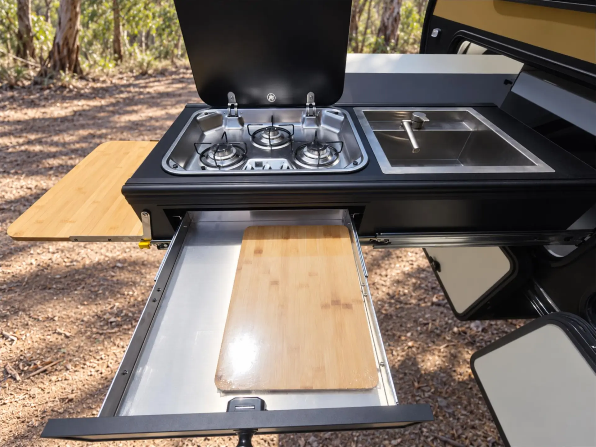 https://media-caravea.syd1.digitaloceanspaces.com/caravans/95EIC15690/exterior-9.webp