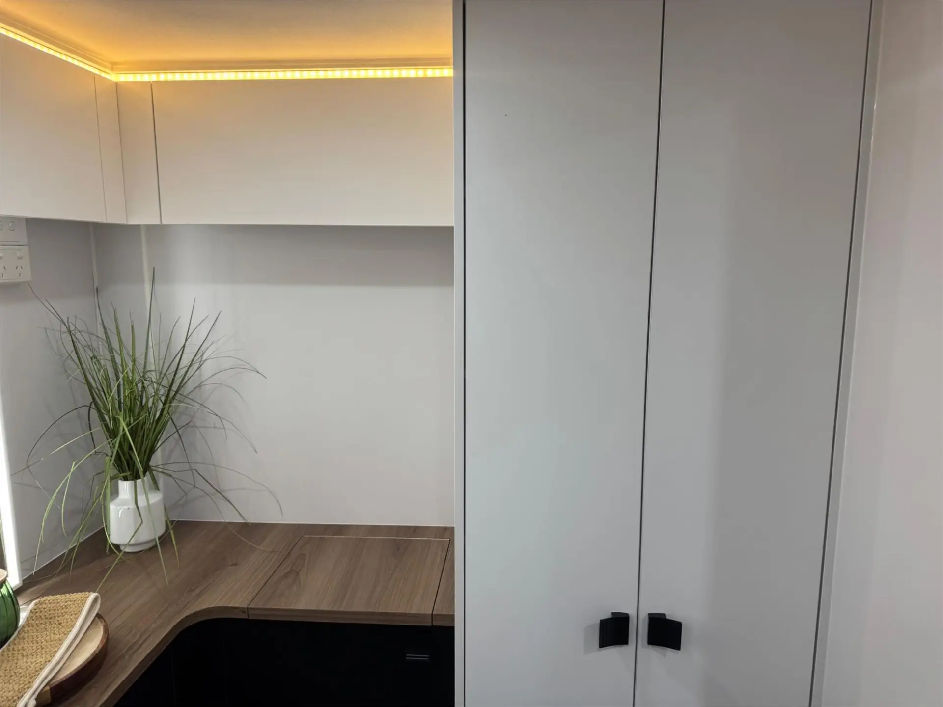https://media-caravea.syd1.digitaloceanspaces.com/caravans/95EIC16633/exterior-20.webp