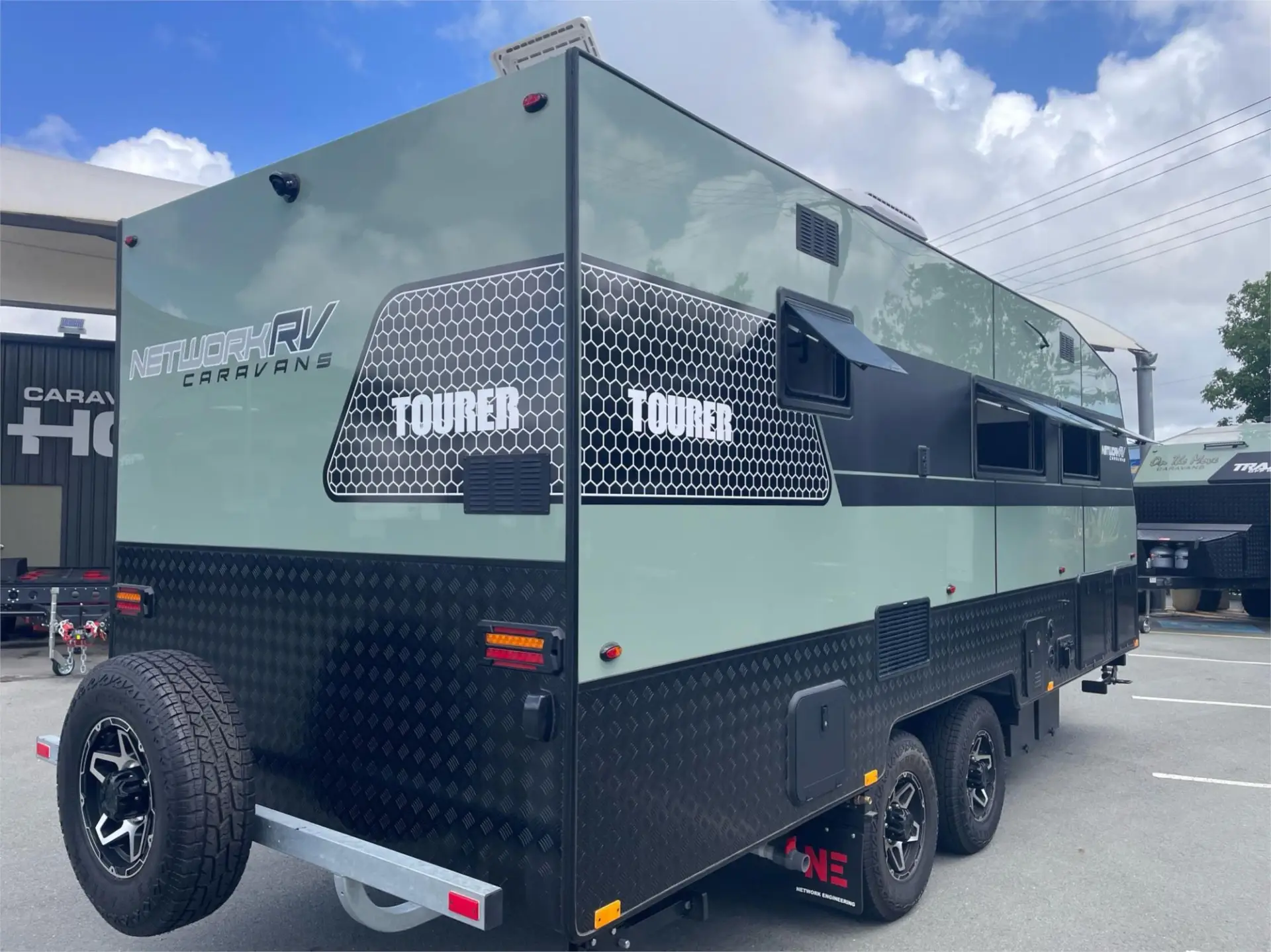 https://media-caravea.syd1.digitaloceanspaces.com/caravans/95EIC16633/exterior-29.webp