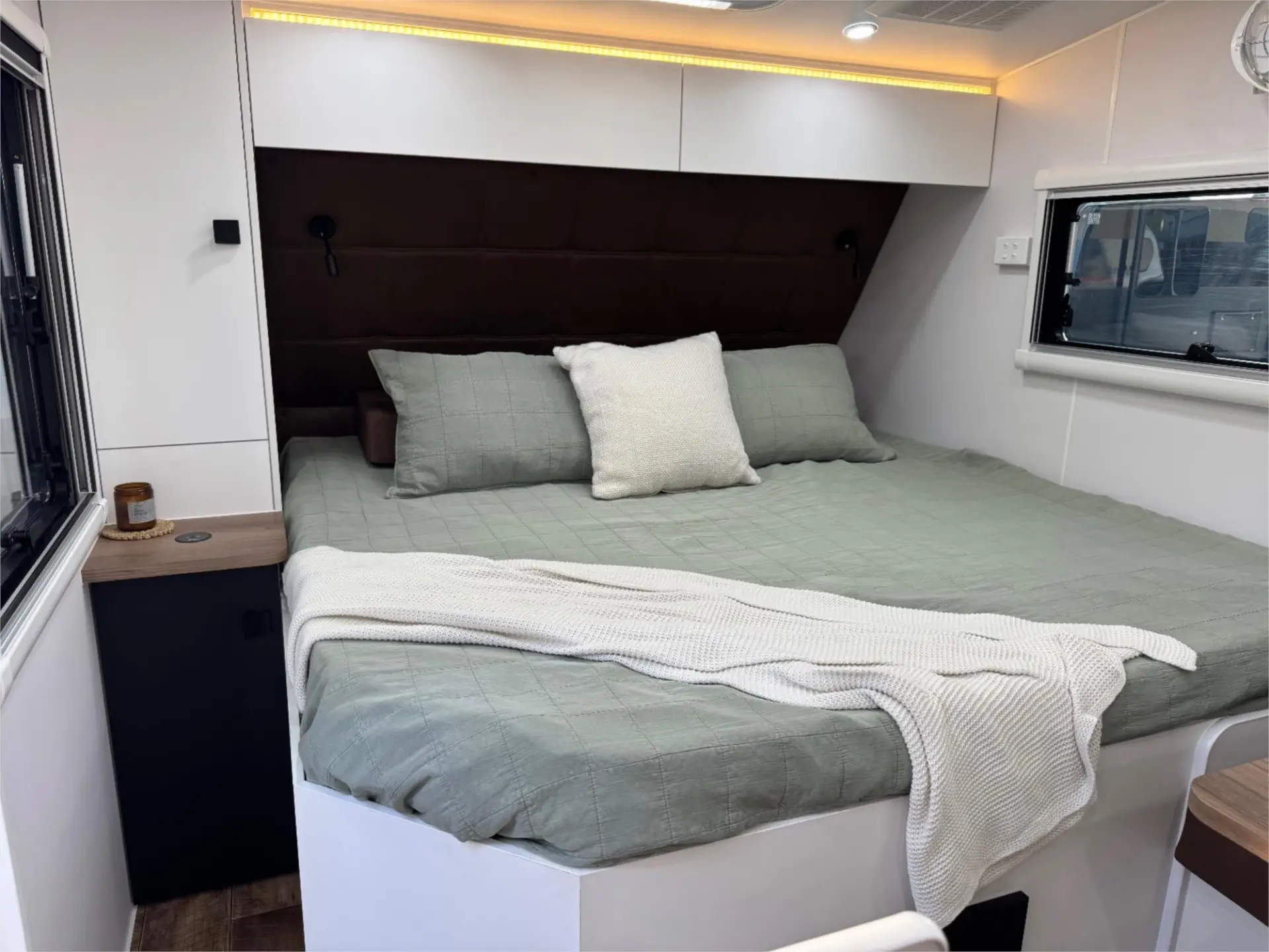 https://media-caravea.syd1.digitaloceanspaces.com/caravans/95EIC16633/exterior-3.webp