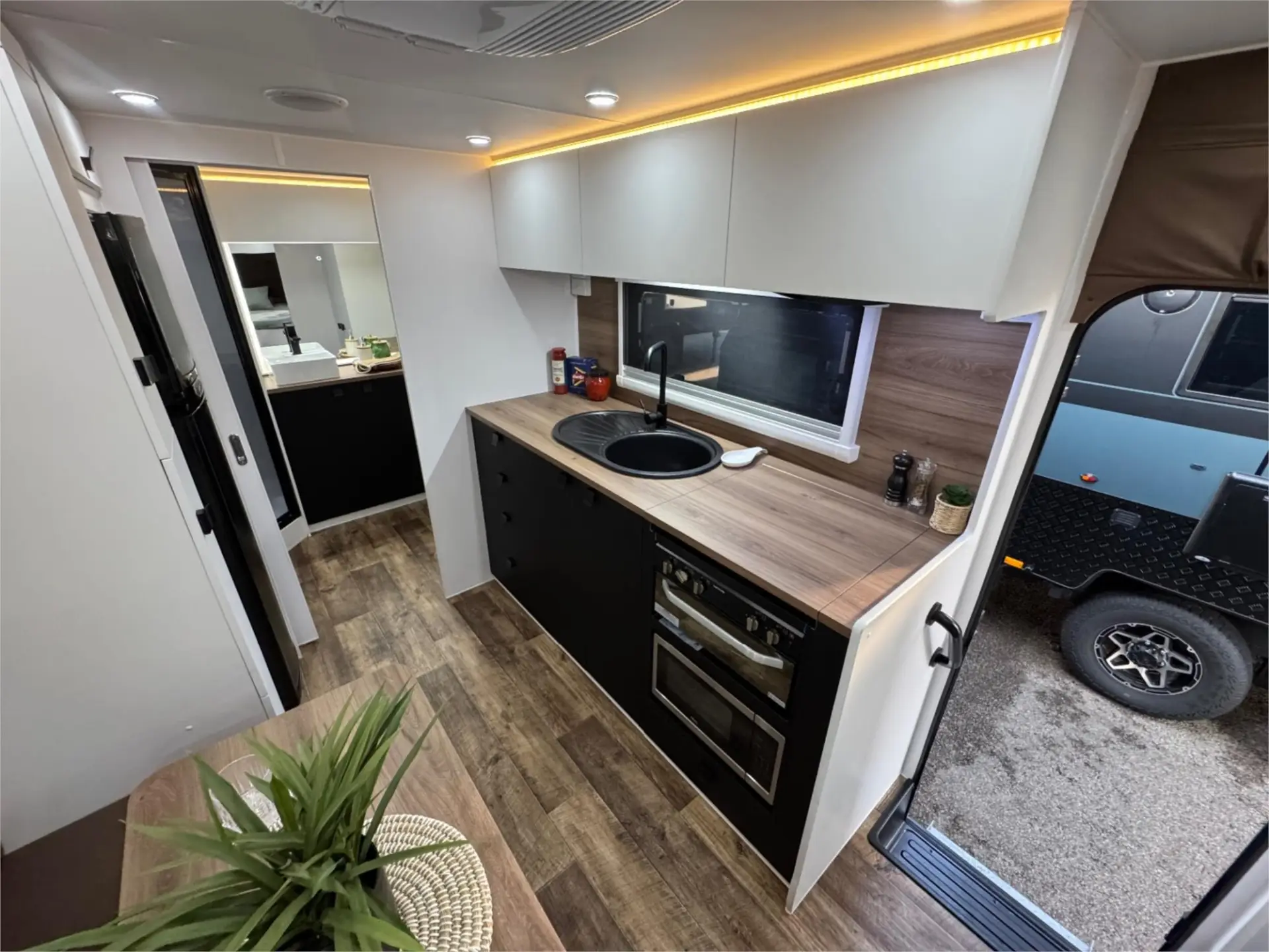 https://media-caravea.syd1.digitaloceanspaces.com/caravans/95EIC16633/exterior-34.webp