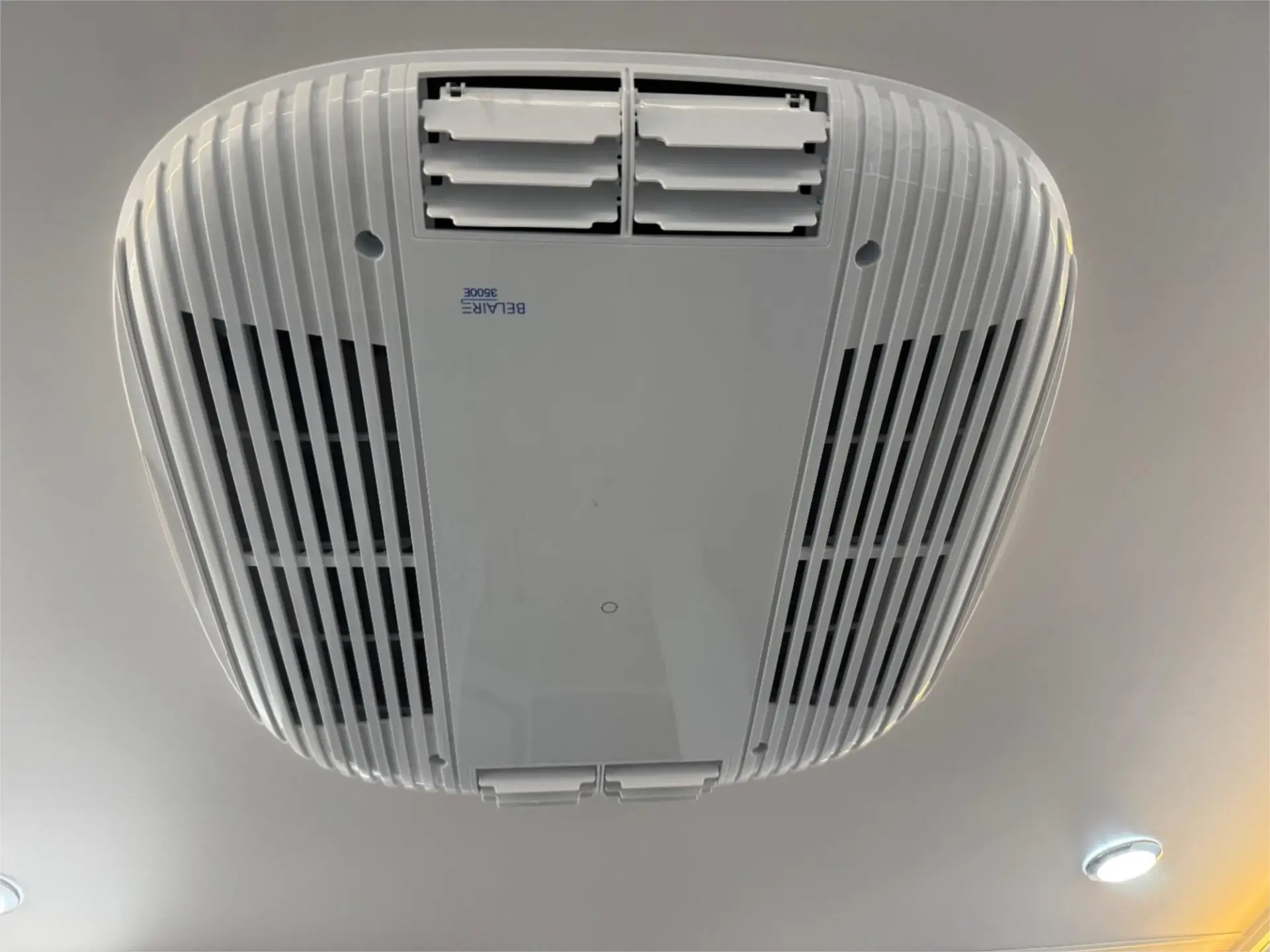 https://media-caravea.syd1.digitaloceanspaces.com/caravans/95EIC16633/exterior-8.webp