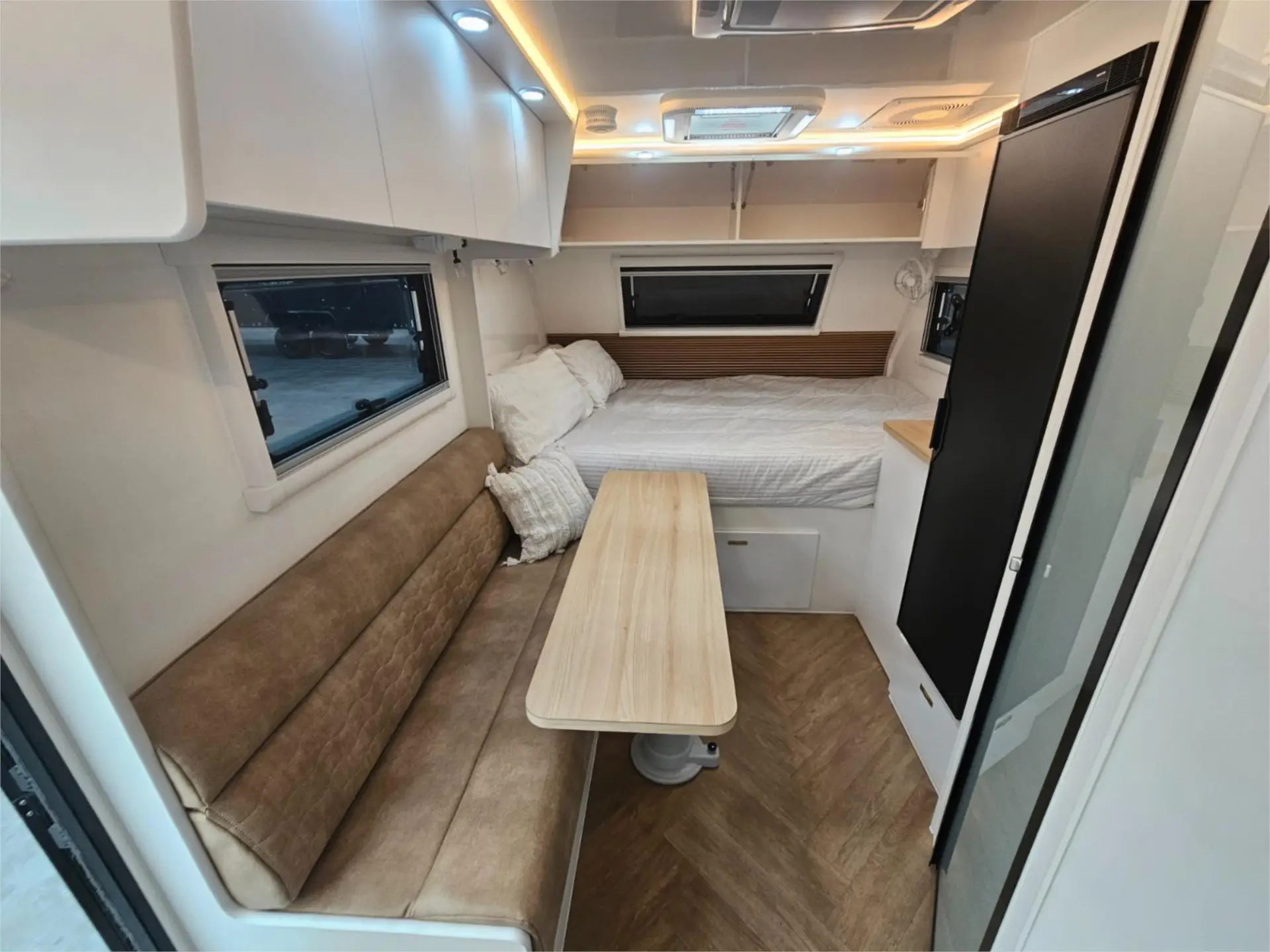 https://media-caravea.syd1.digitaloceanspaces.com/caravans/95EIC16634/exterior-1.webp