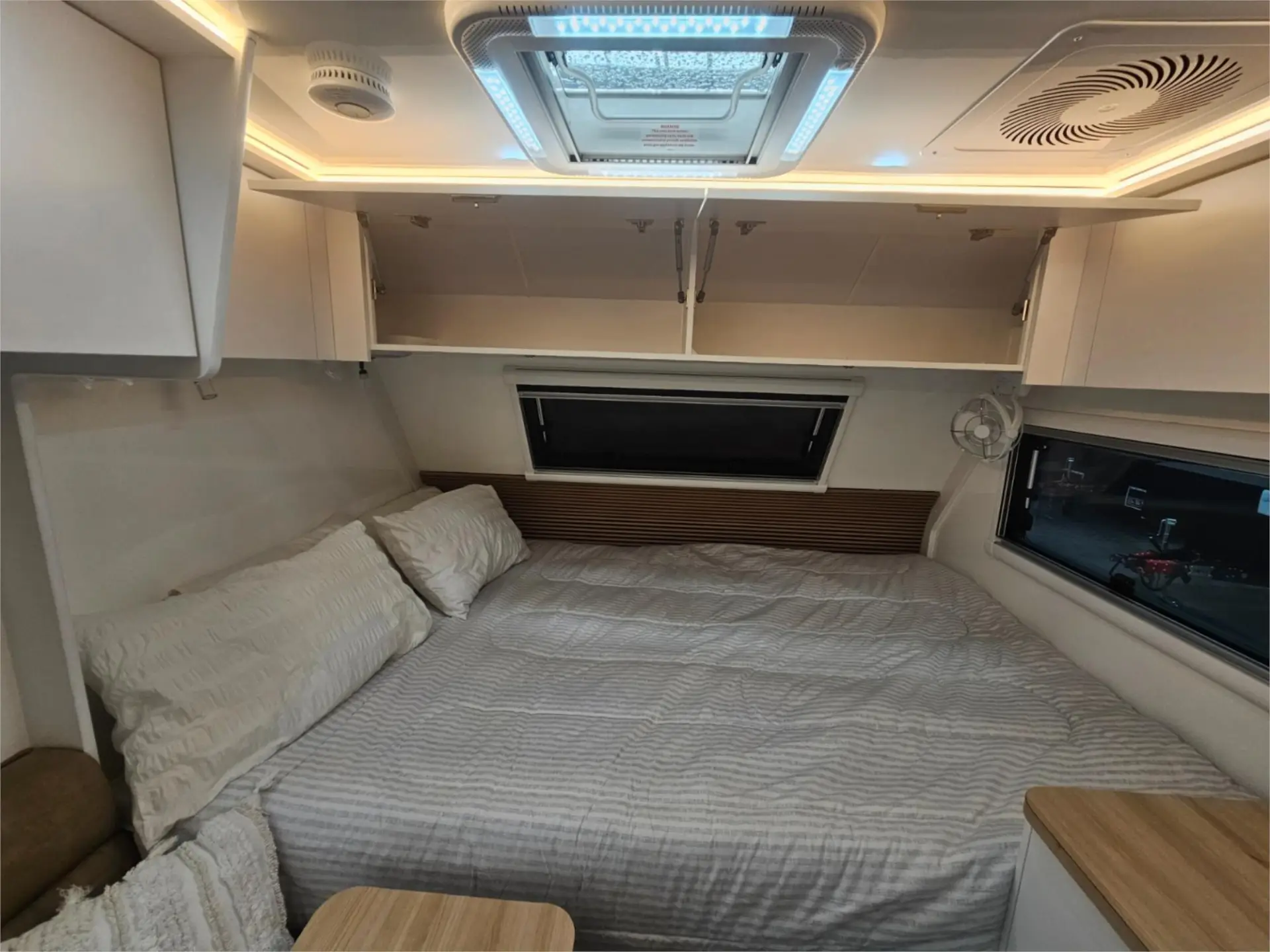 https://media-caravea.syd1.digitaloceanspaces.com/caravans/95EIC16634/exterior-11.webp