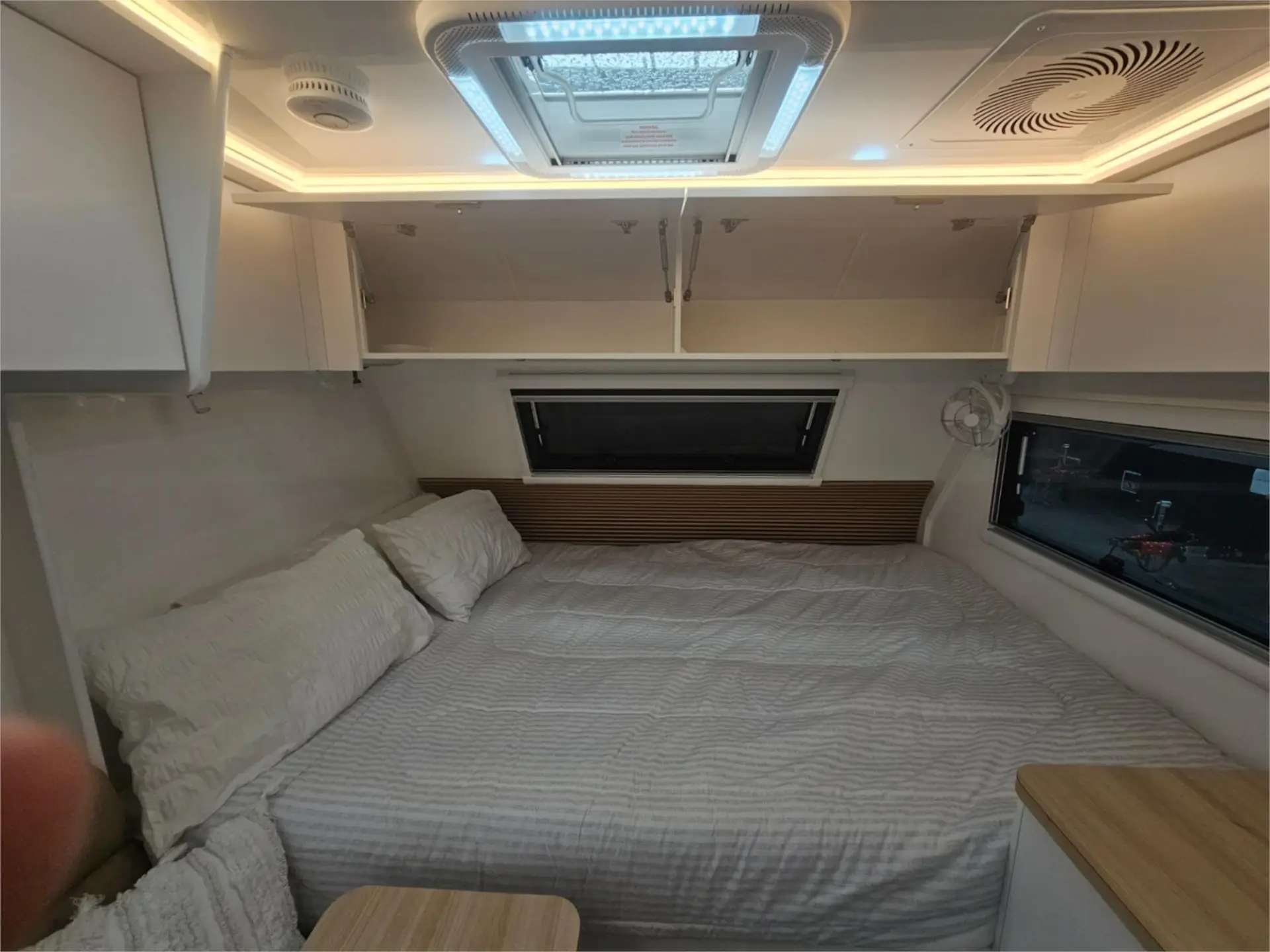 https://media-caravea.syd1.digitaloceanspaces.com/caravans/95EIC16634/exterior-13.webp