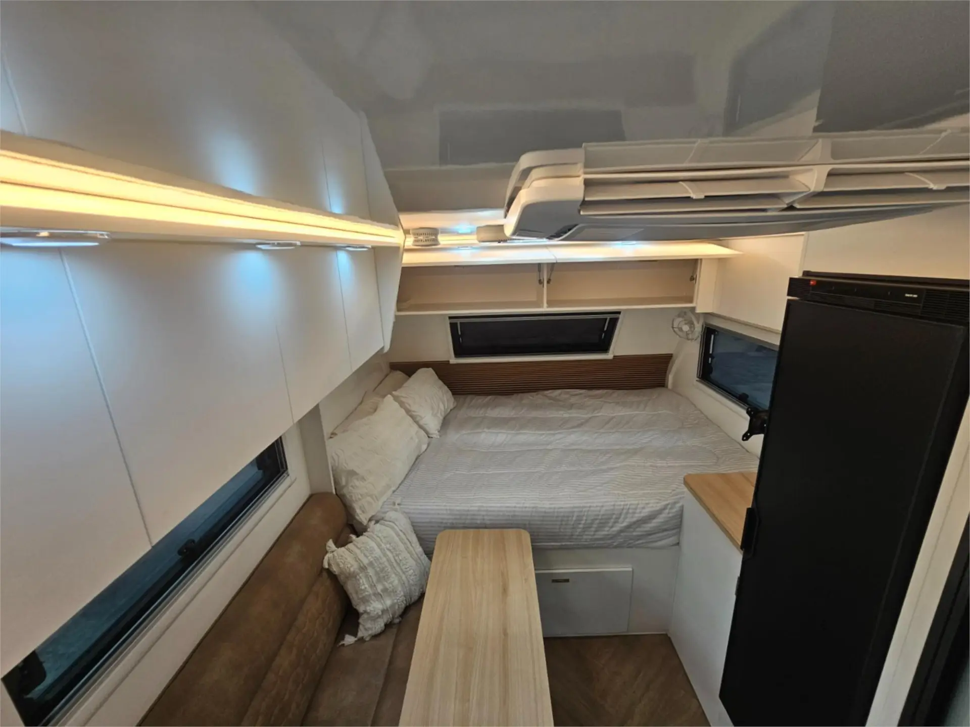 https://media-caravea.syd1.digitaloceanspaces.com/caravans/95EIC16634/exterior-14.webp