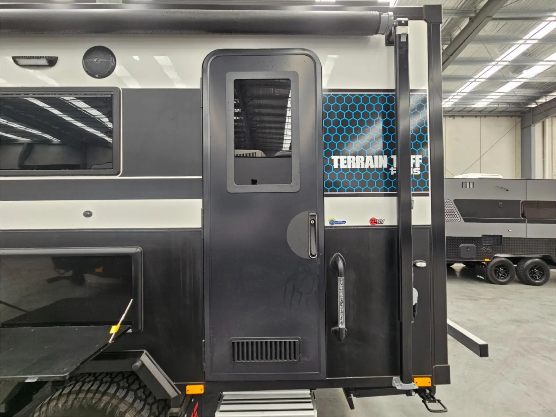 https://media-caravea.syd1.digitaloceanspaces.com/caravans/95EIC16634/exterior-21.webp
