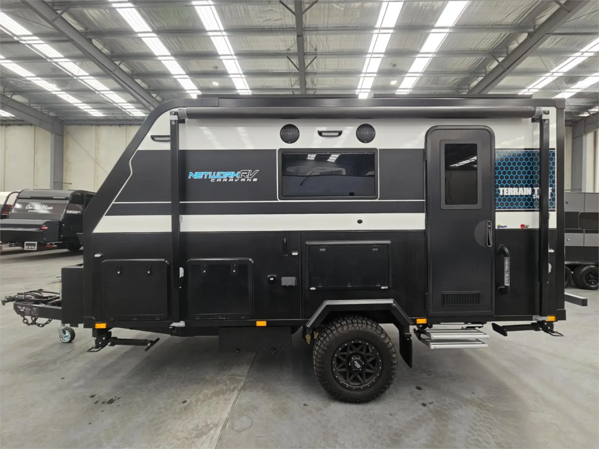 https://media-caravea.syd1.digitaloceanspaces.com/caravans/95EIC16634/exterior-32.webp