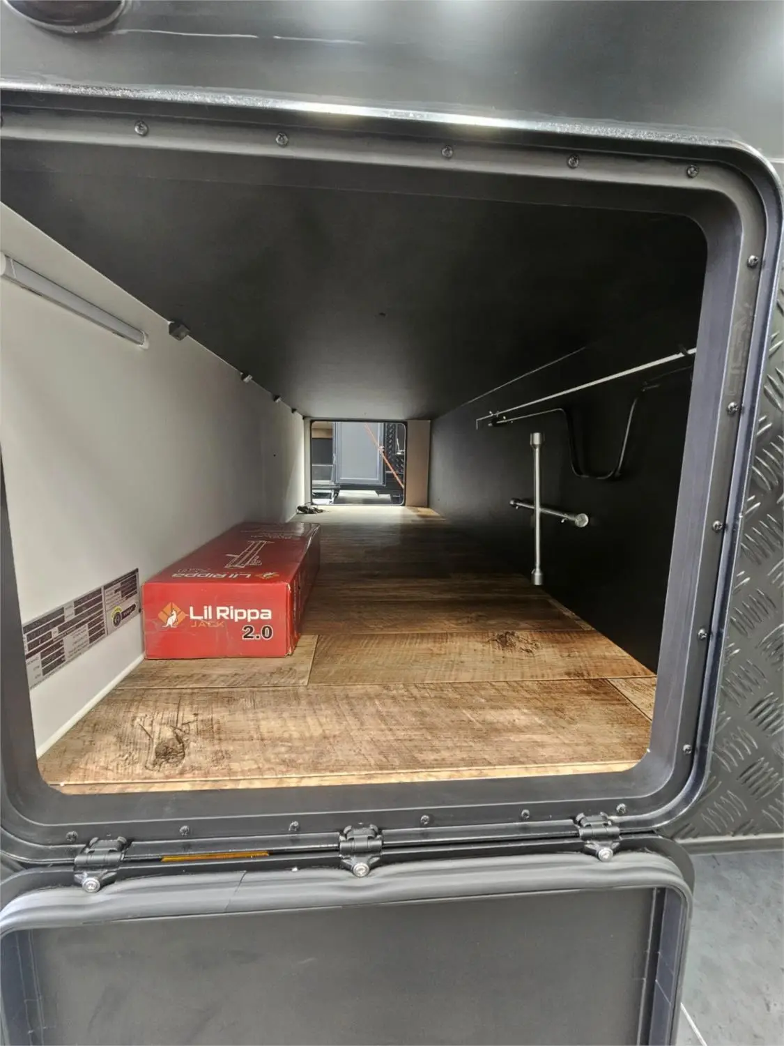 https://media-caravea.syd1.digitaloceanspaces.com/caravans/95EIC16849/exterior-11.webp