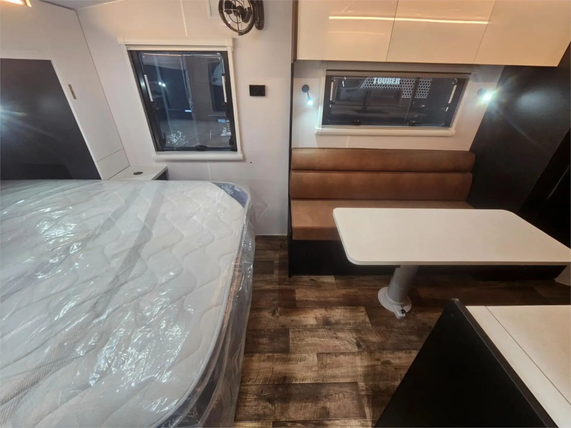 https://media-caravea.syd1.digitaloceanspaces.com/caravans/95EIC16849/exterior-14.webp