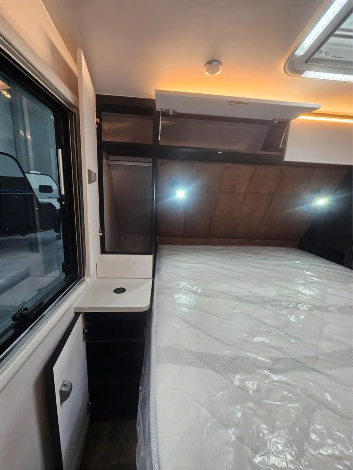 https://media-caravea.syd1.digitaloceanspaces.com/caravans/95EIC16849/exterior-16.webp