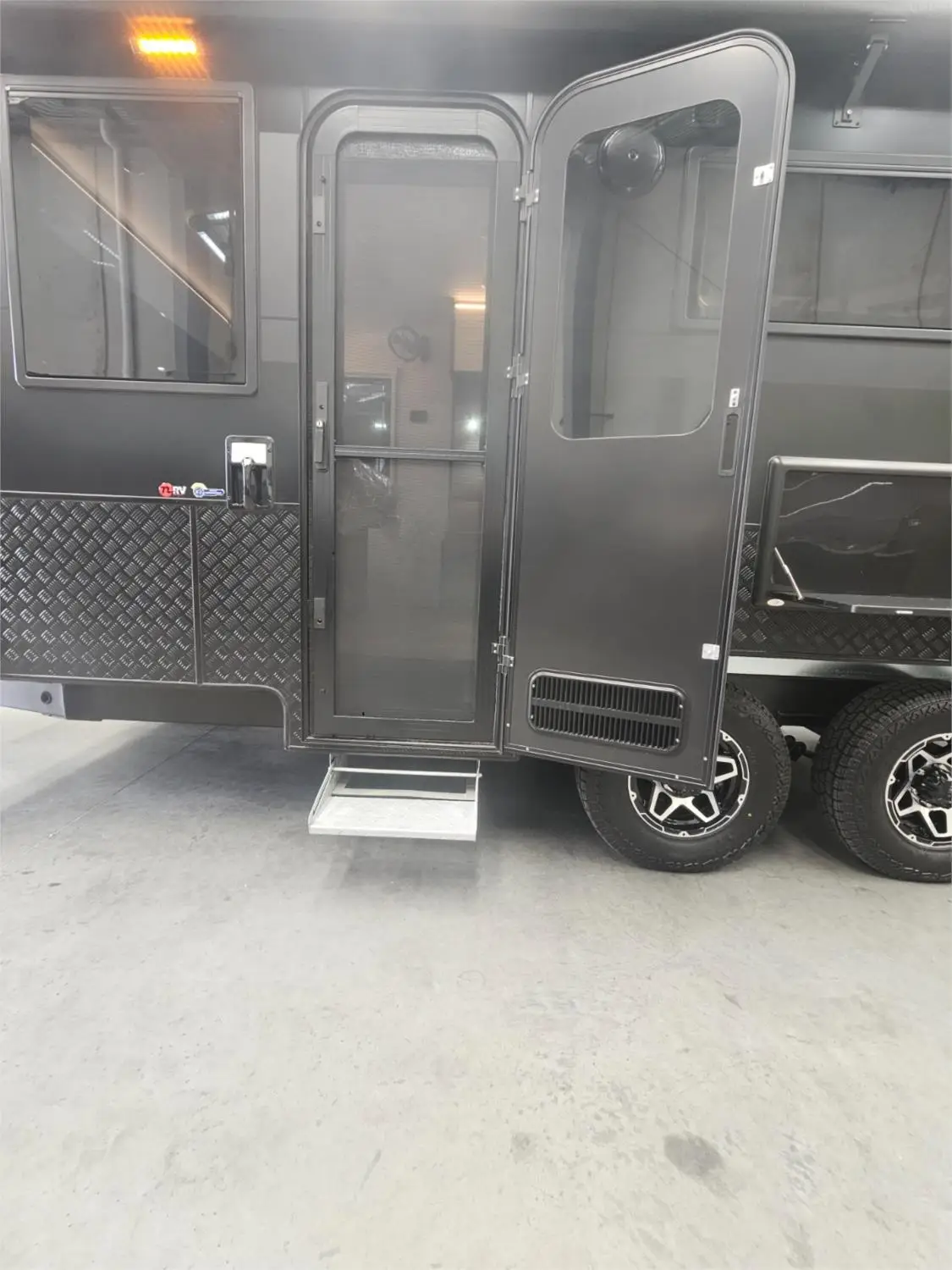https://media-caravea.syd1.digitaloceanspaces.com/caravans/95EIC16849/exterior-22.webp