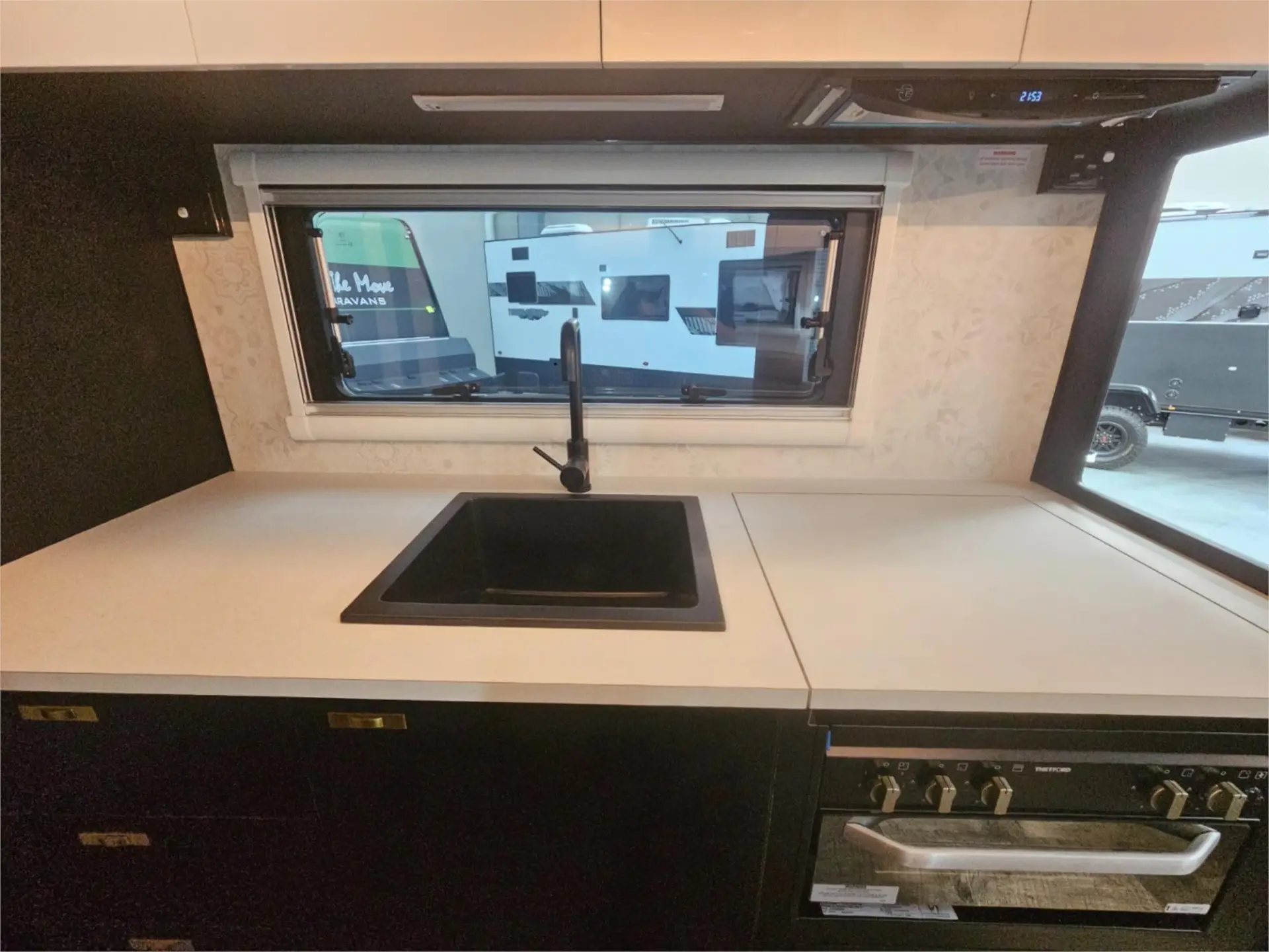 https://media-caravea.syd1.digitaloceanspaces.com/caravans/95EIC16849/exterior-28.webp
