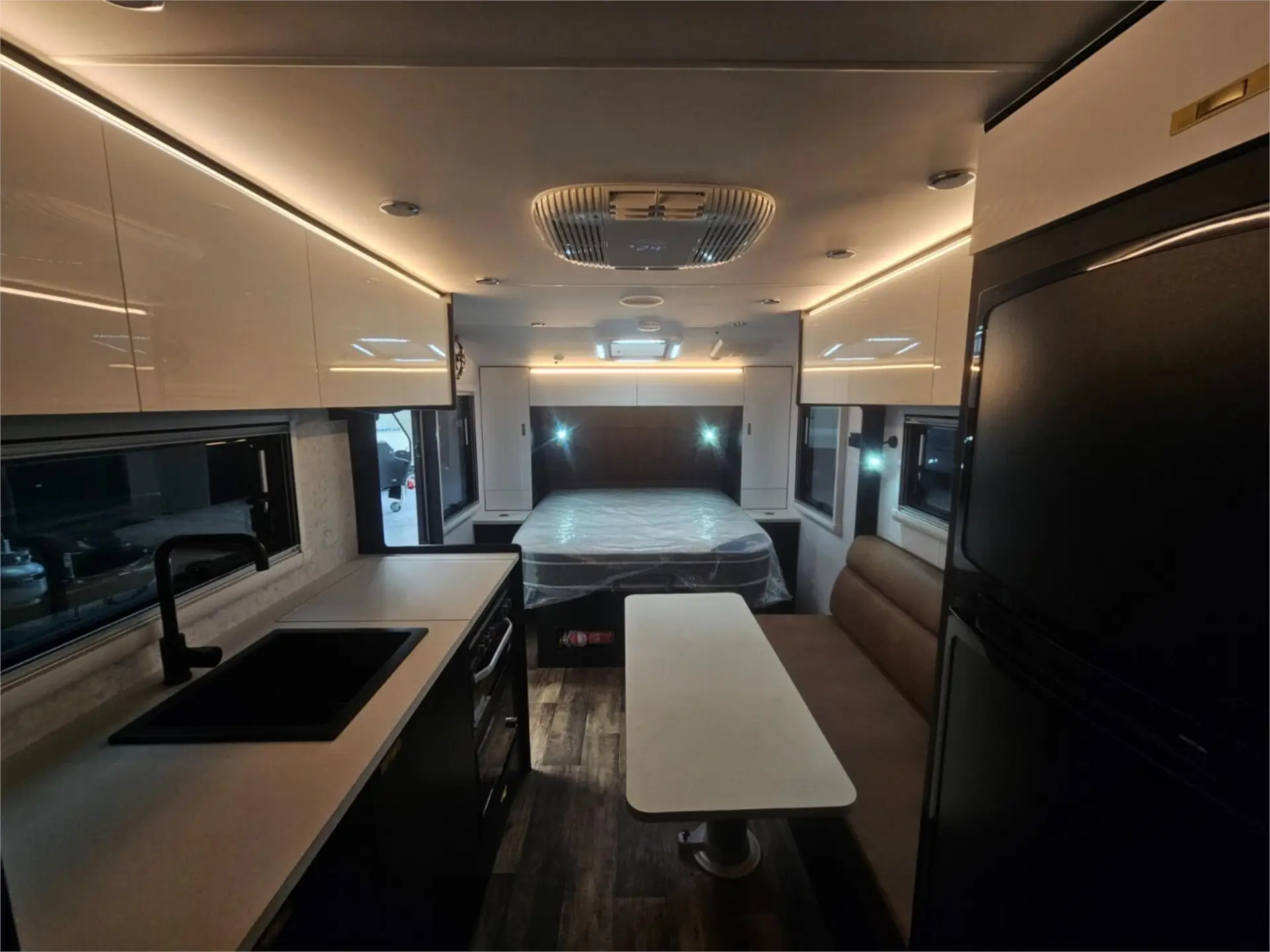 https://media-caravea.syd1.digitaloceanspaces.com/caravans/95EIC16849/exterior-40.webp