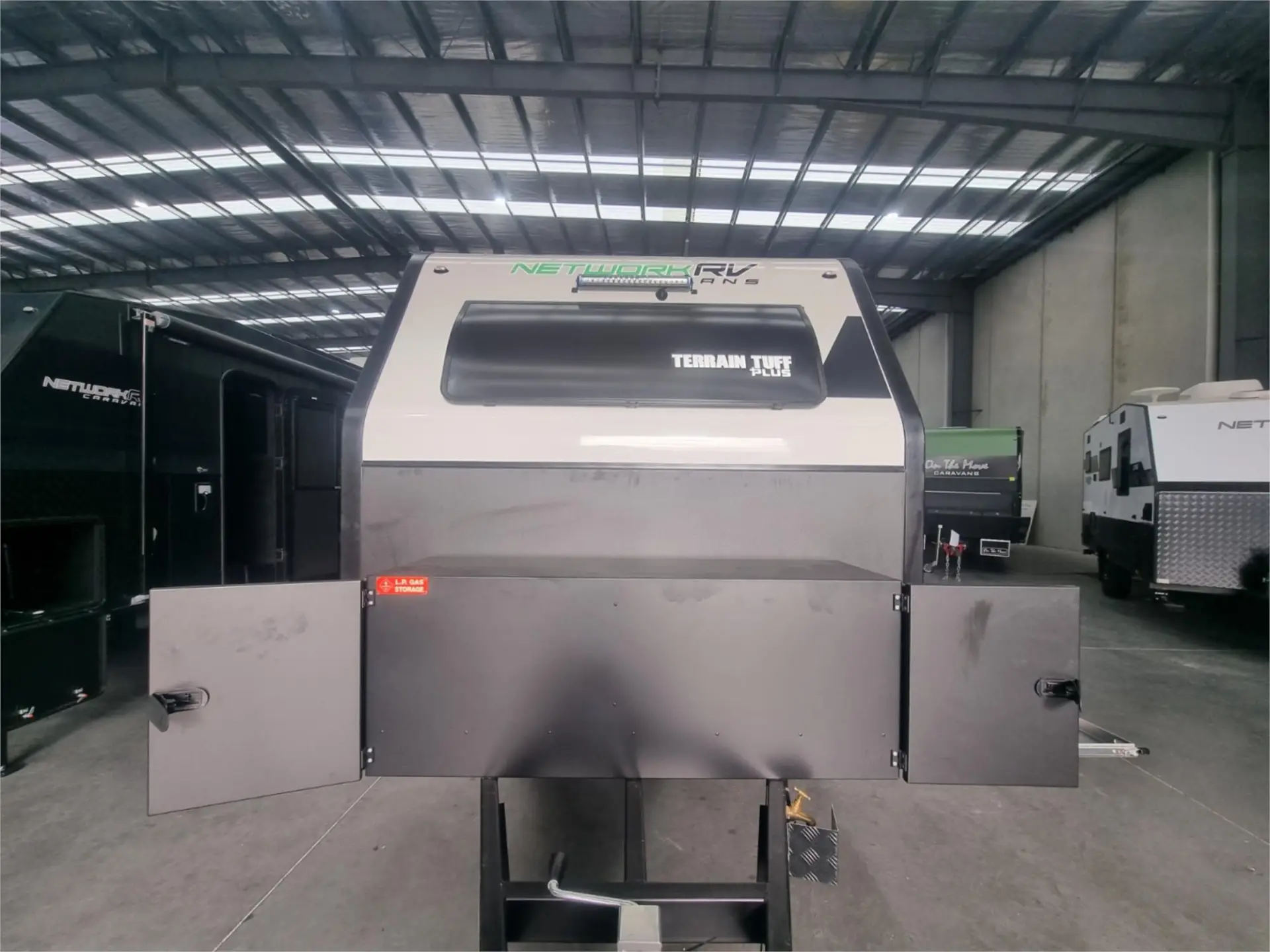 https://media-caravea.syd1.digitaloceanspaces.com/caravans/95EIC19066/exterior-2.webp