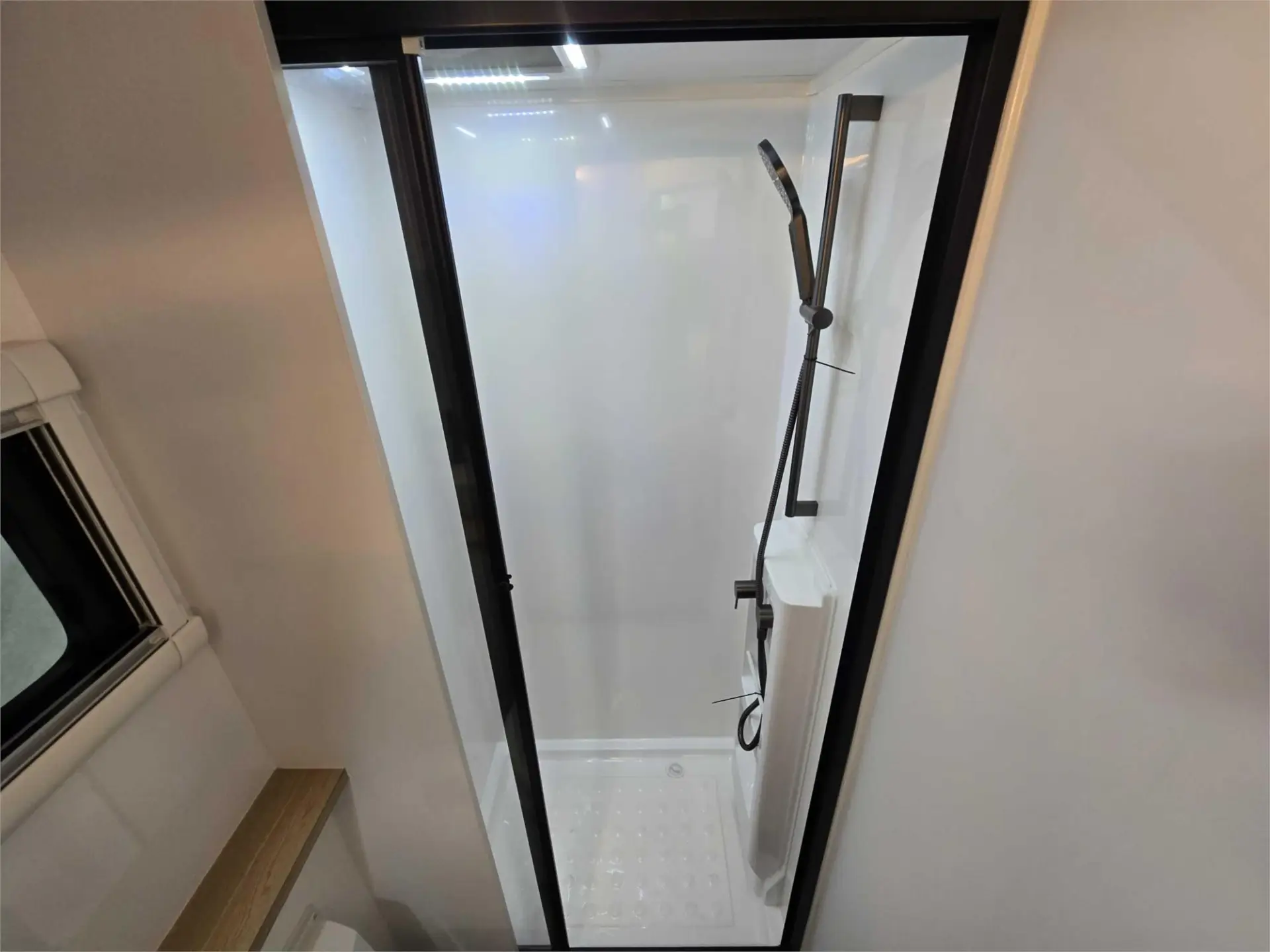 https://media-caravea.syd1.digitaloceanspaces.com/caravans/95EIC19066/exterior-29.webp