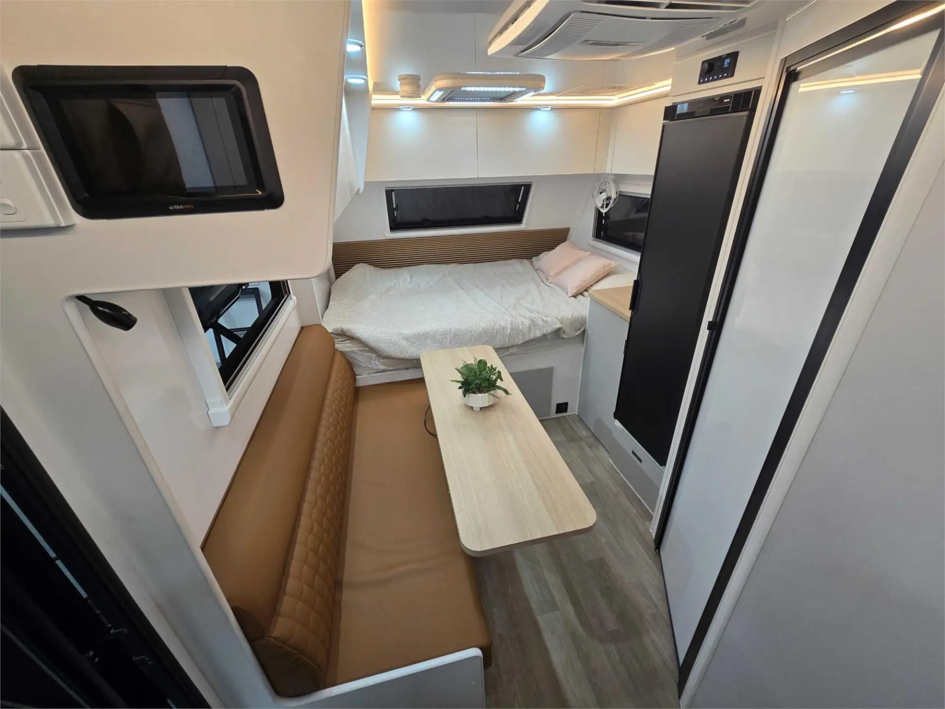 https://media-caravea.syd1.digitaloceanspaces.com/caravans/95EIC19066/exterior-30.webp