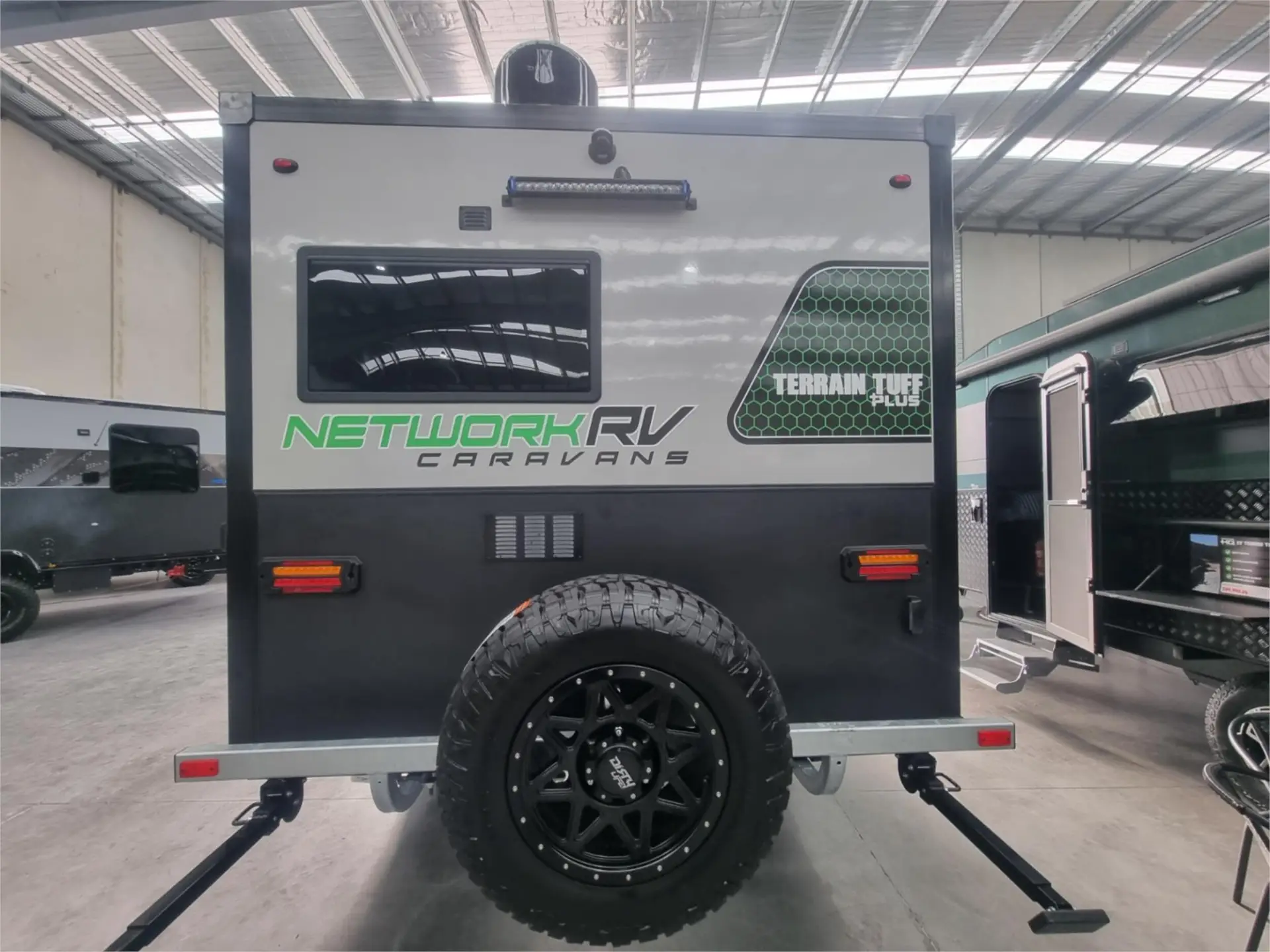 https://media-caravea.syd1.digitaloceanspaces.com/caravans/95EIC19066/exterior-33.webp
