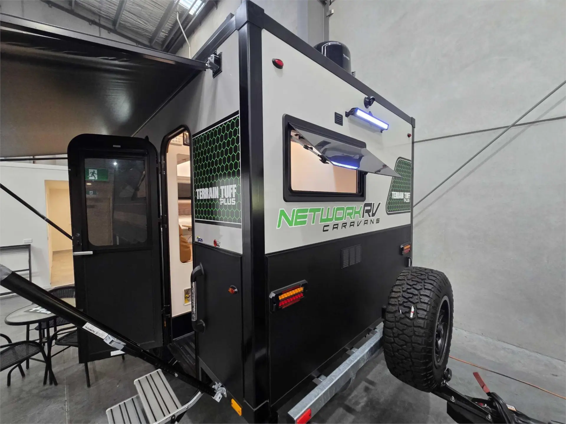 https://media-caravea.syd1.digitaloceanspaces.com/caravans/95EIC19066/exterior-35.webp