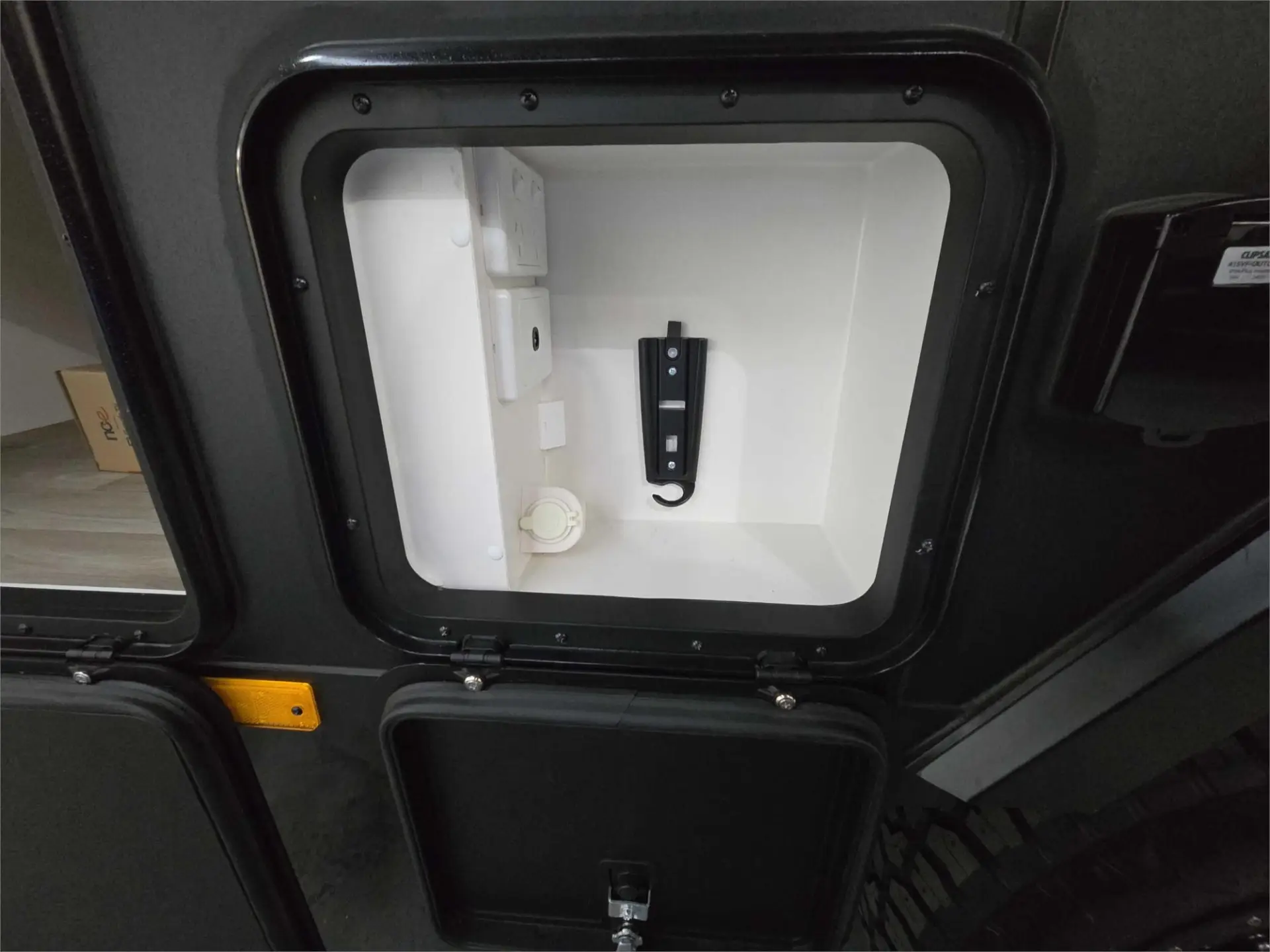 https://media-caravea.syd1.digitaloceanspaces.com/caravans/95EIC19066/exterior-36.webp
