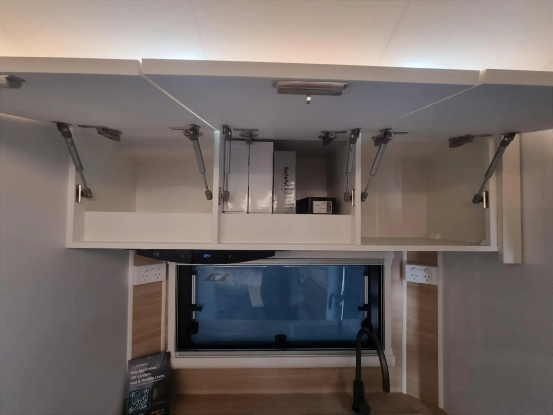 https://media-caravea.syd1.digitaloceanspaces.com/caravans/95EIC19066/exterior-4.webp