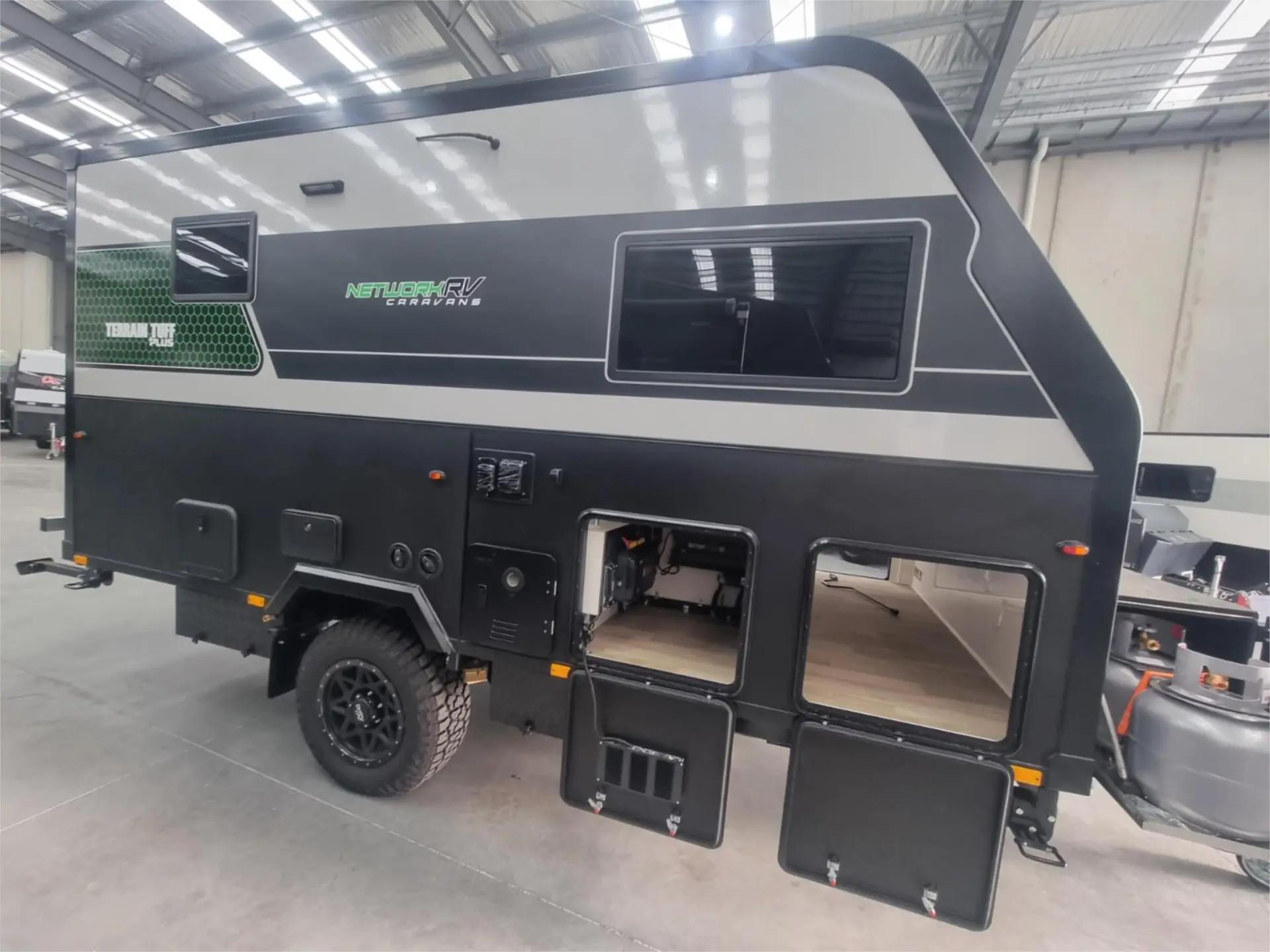 https://media-caravea.syd1.digitaloceanspaces.com/caravans/95EIC19066/exterior-42.webp