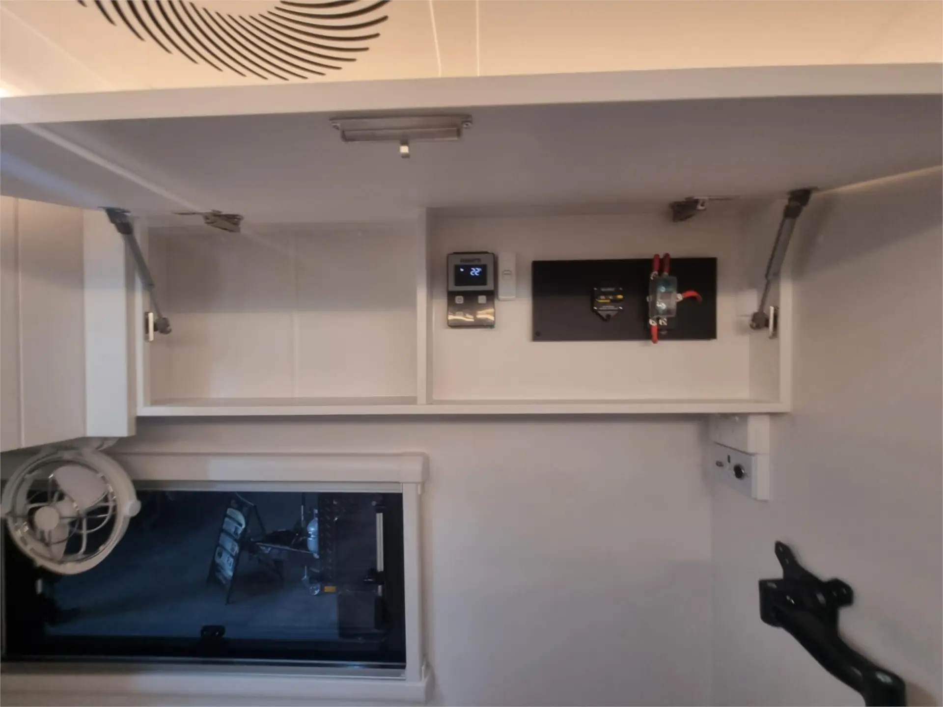 https://media-caravea.syd1.digitaloceanspaces.com/caravans/95EIC19066/exterior-7.webp
