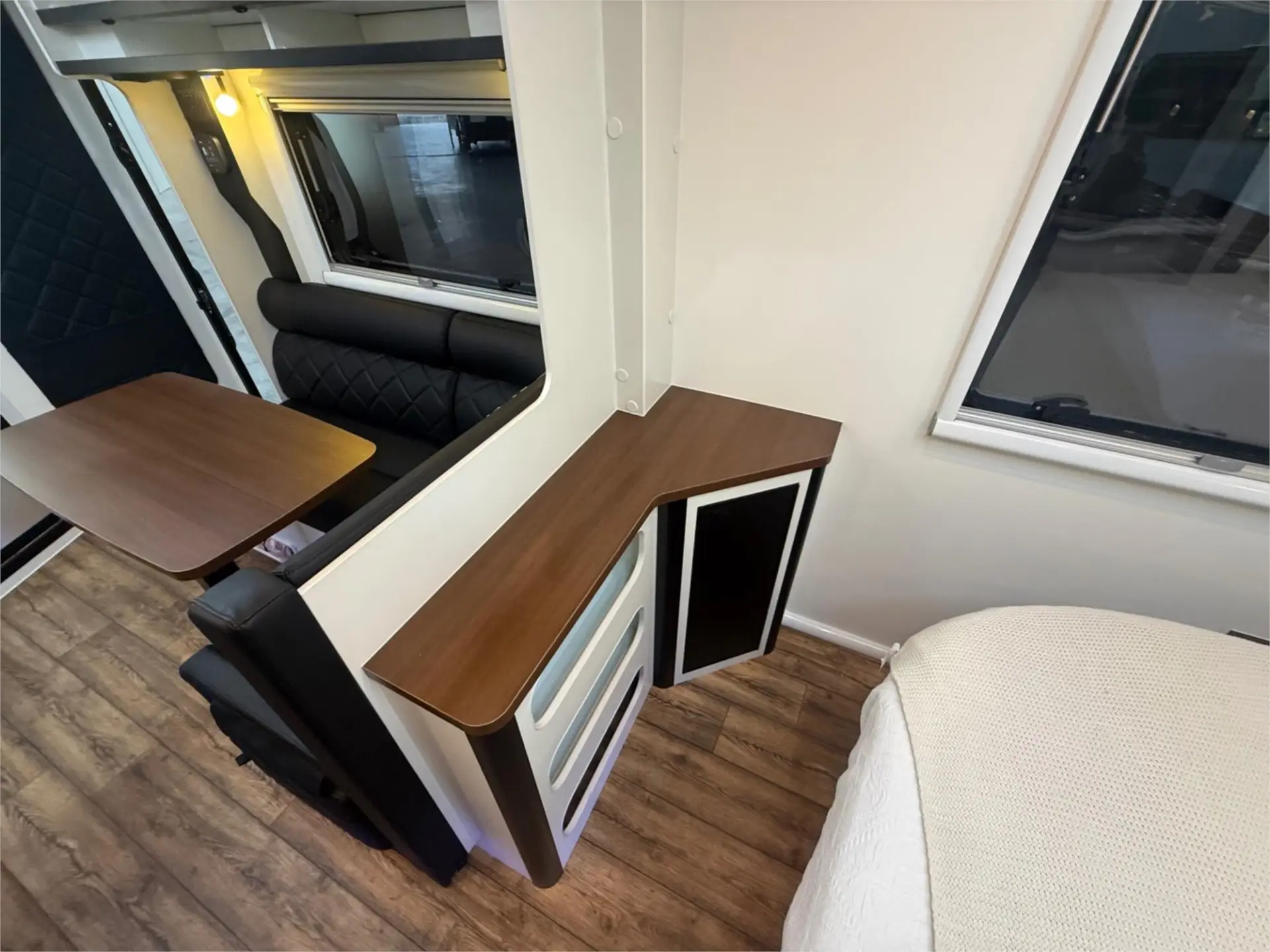 https://media-caravea.syd1.digitaloceanspaces.com/caravans/95EIC19680/exterior-59.webp