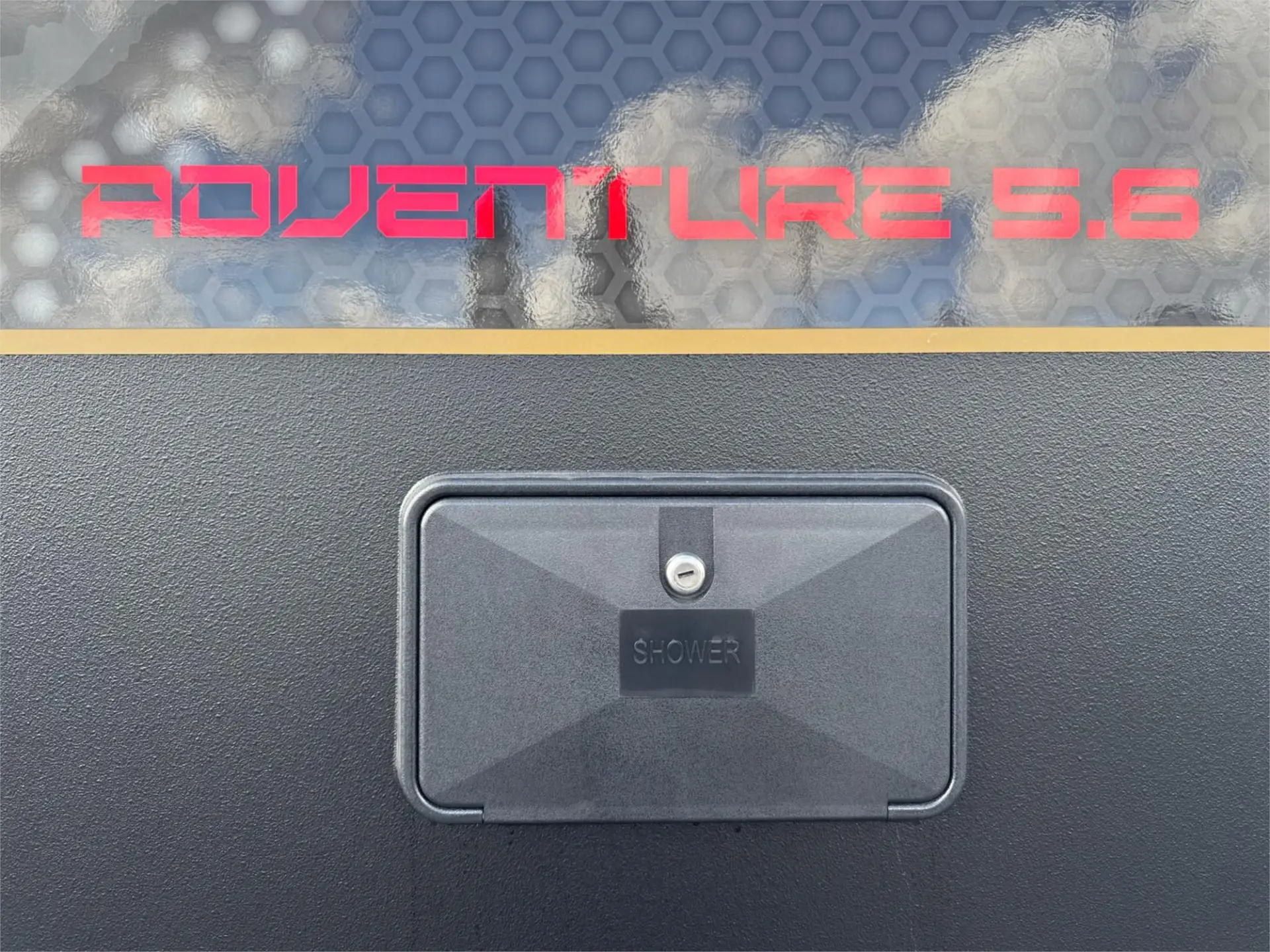 https://media-caravea.syd1.digitaloceanspaces.com/caravans/95EIC19680/exterior-69.webp