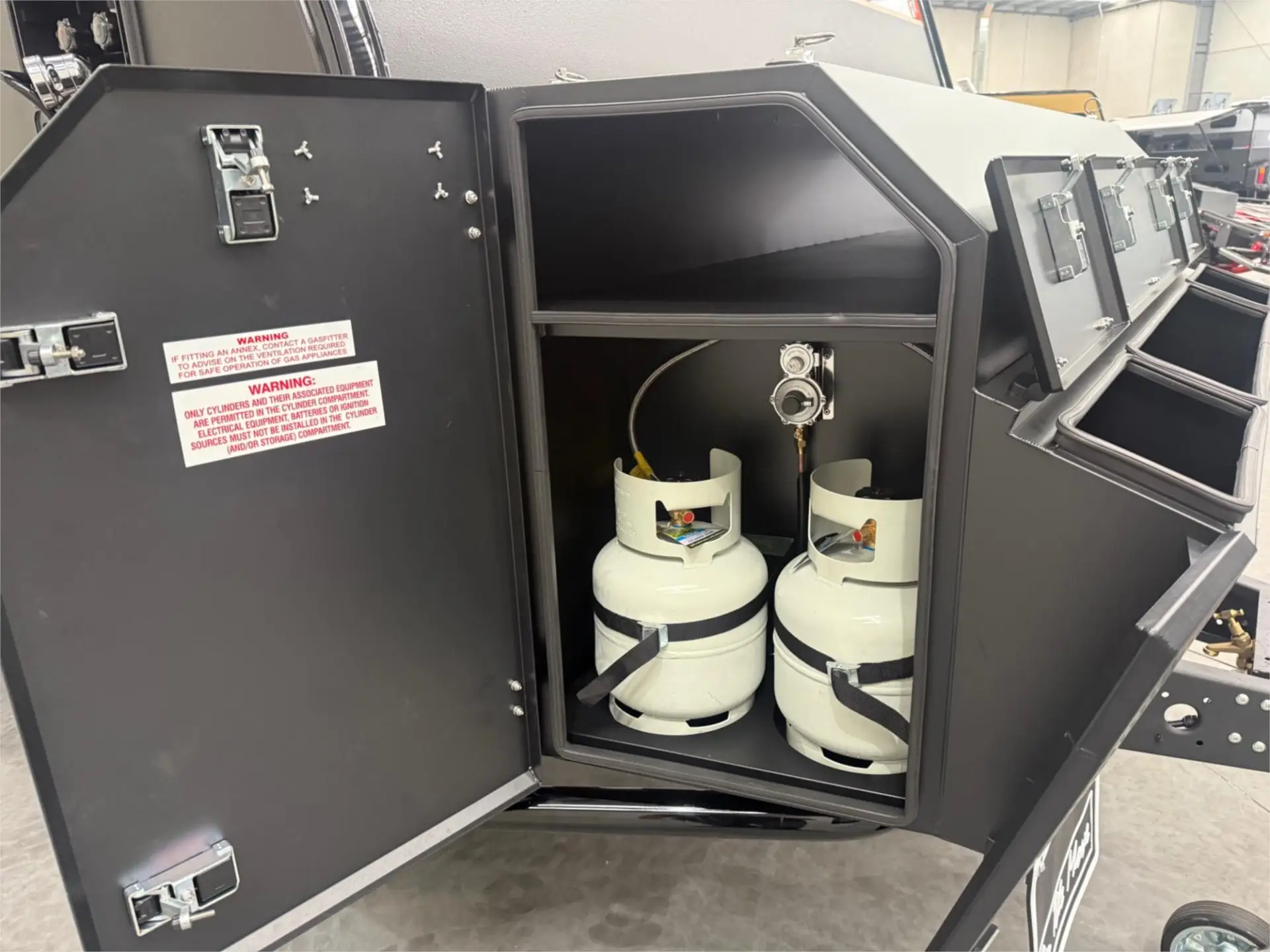 https://media-caravea.syd1.digitaloceanspaces.com/caravans/95EIC19680/exterior-71.webp