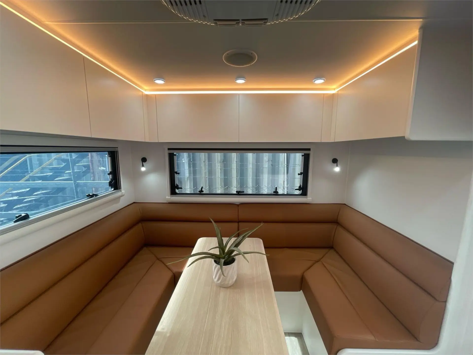 https://media-caravea.syd1.digitaloceanspaces.com/caravans/95EIC19975/exterior-14.webp