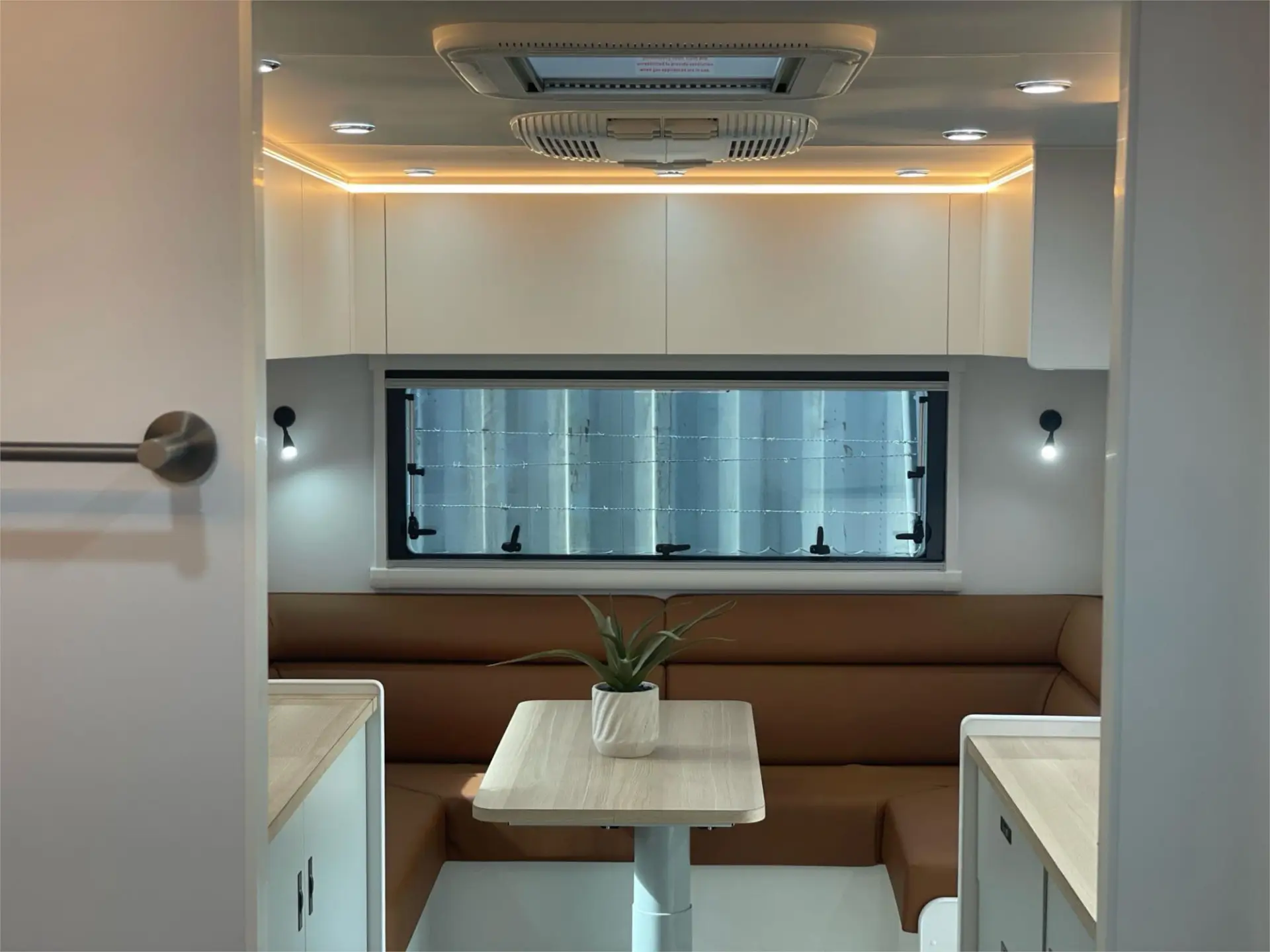 https://media-caravea.syd1.digitaloceanspaces.com/caravans/95EIC19975/exterior-4.webp