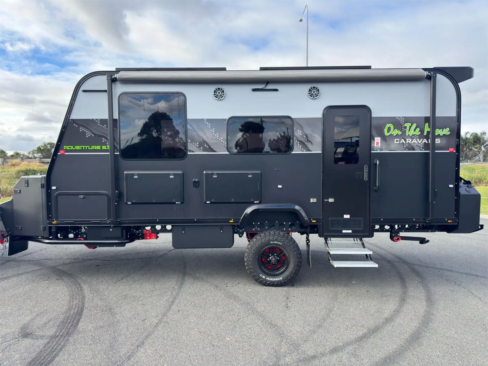 https://media-caravea.syd1.digitaloceanspaces.com/caravans/95EIC20465/exterior-11.webp