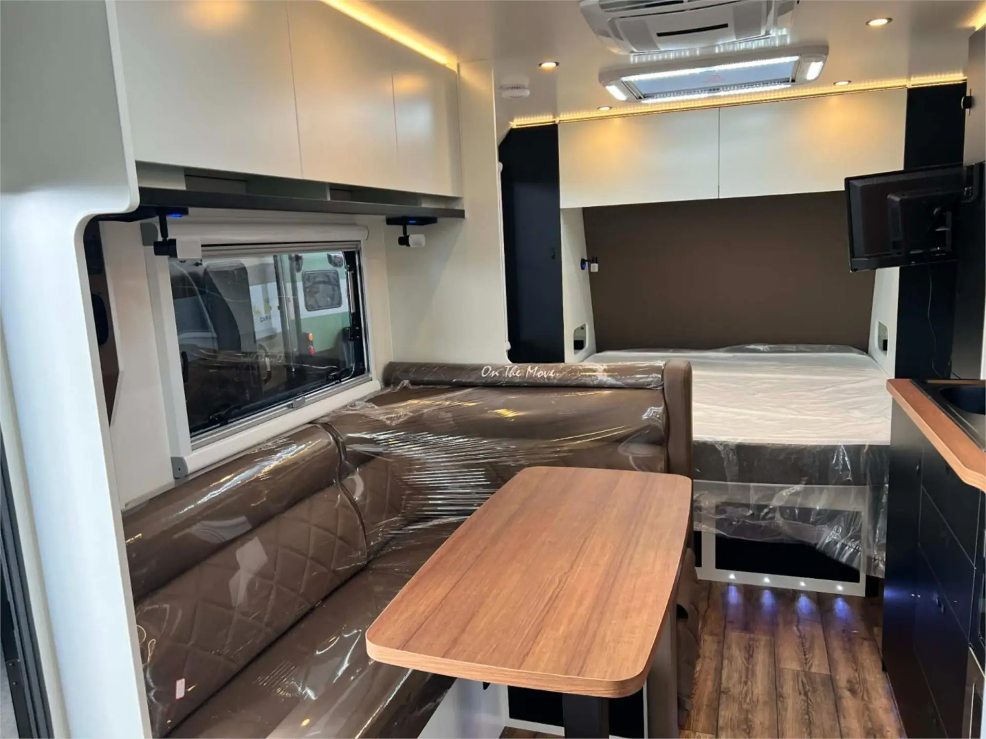 https://media-caravea.syd1.digitaloceanspaces.com/caravans/95EIC20465/exterior-15.webp