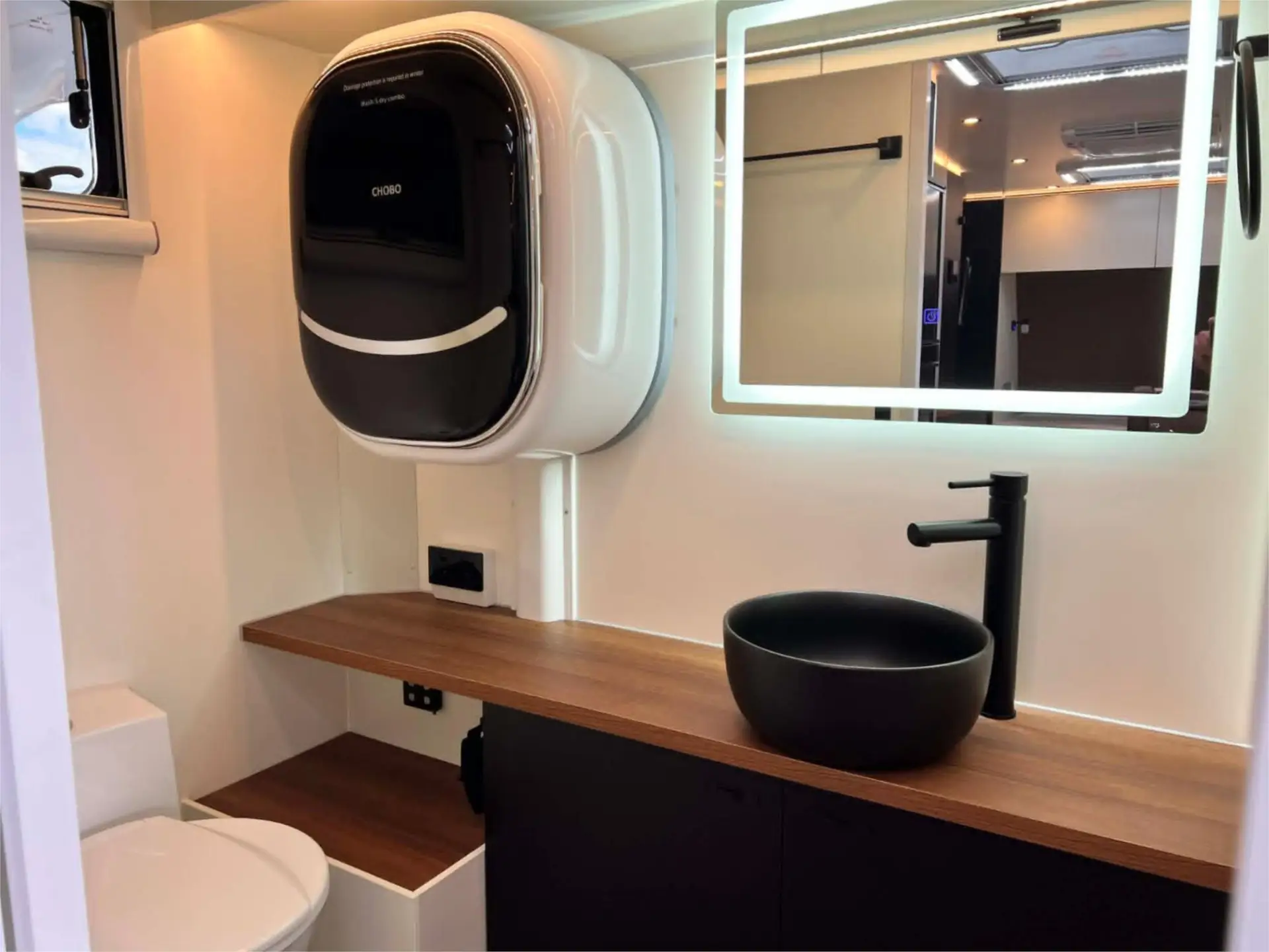 https://media-caravea.syd1.digitaloceanspaces.com/caravans/95EIC20465/exterior-21.webp