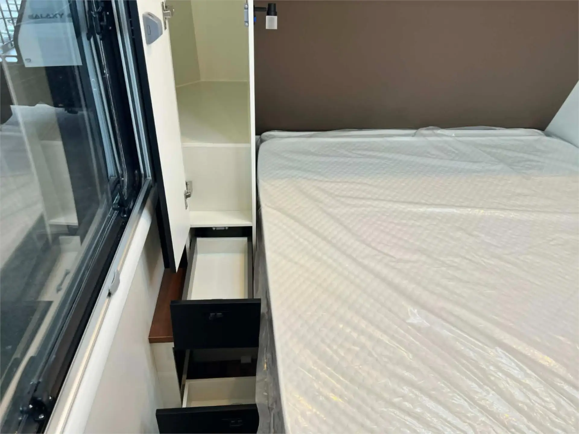 https://media-caravea.syd1.digitaloceanspaces.com/caravans/95EIC20465/exterior-23.webp