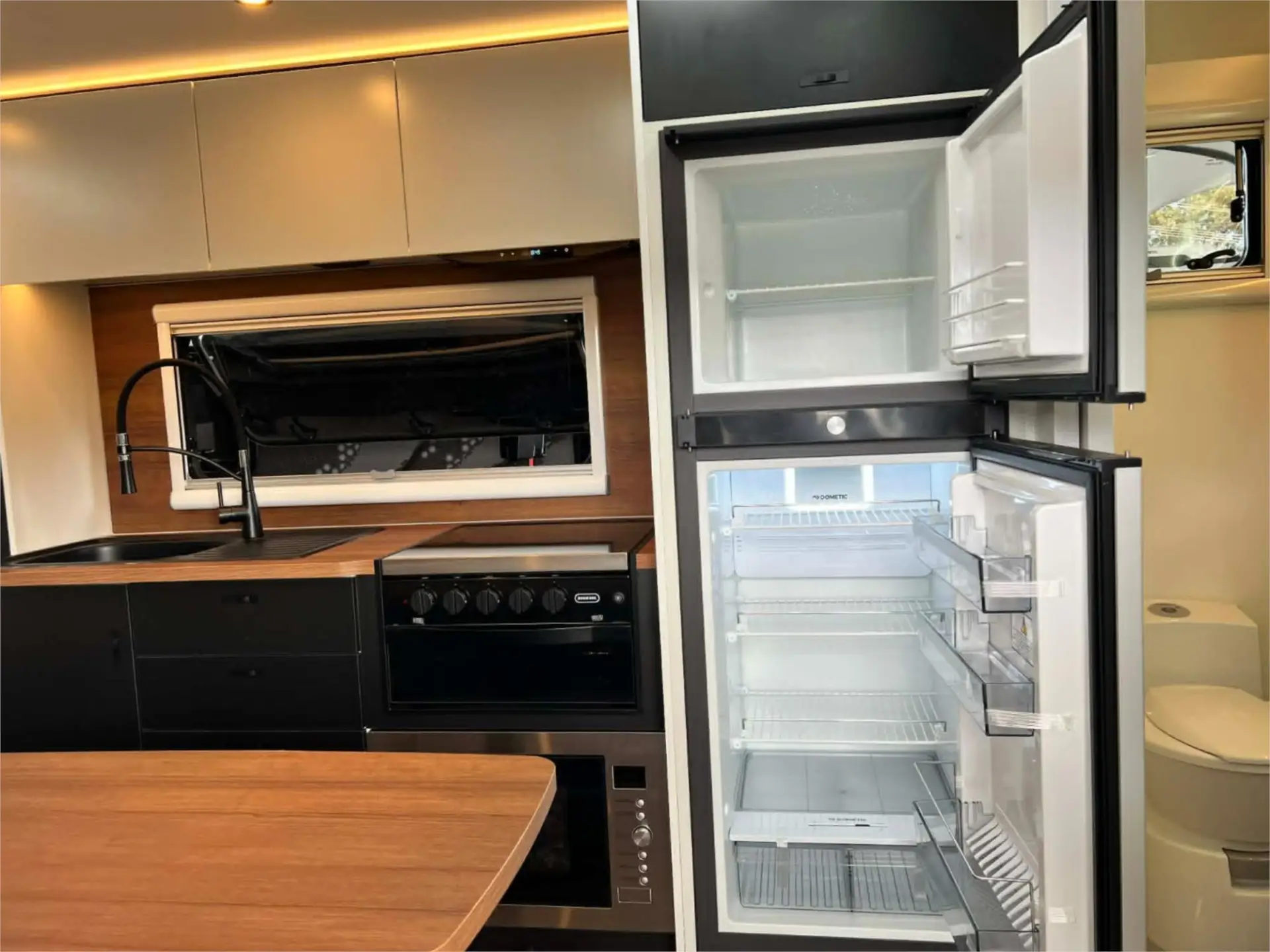 https://media-caravea.syd1.digitaloceanspaces.com/caravans/95EIC20465/exterior-8.webp